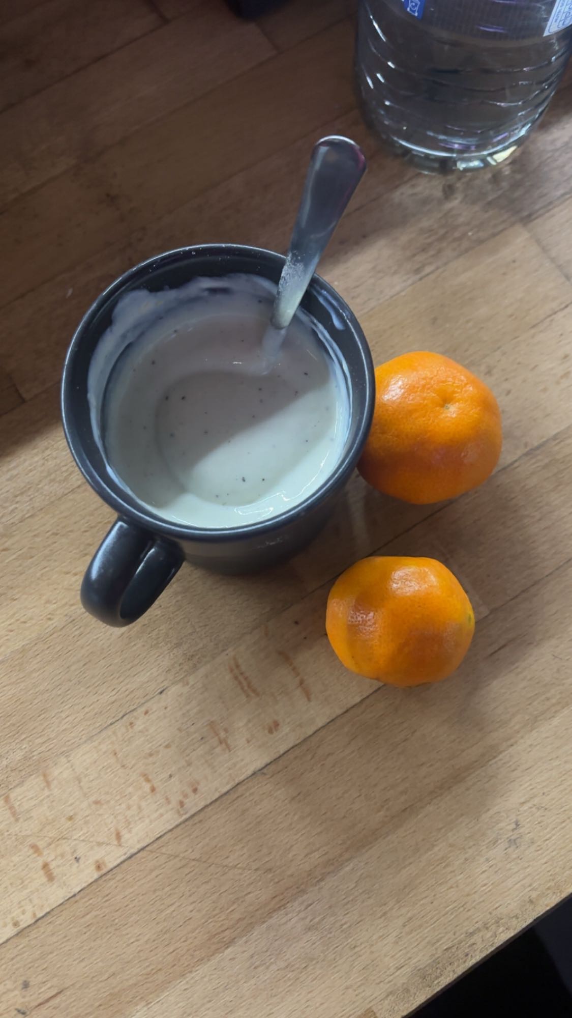 Yaourt soja + protéine en poudre et clémentines