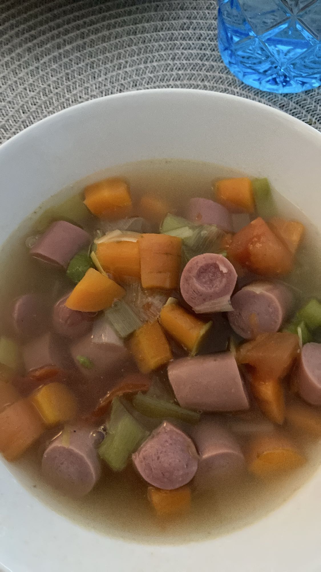 Korv- och grönsakssoppa