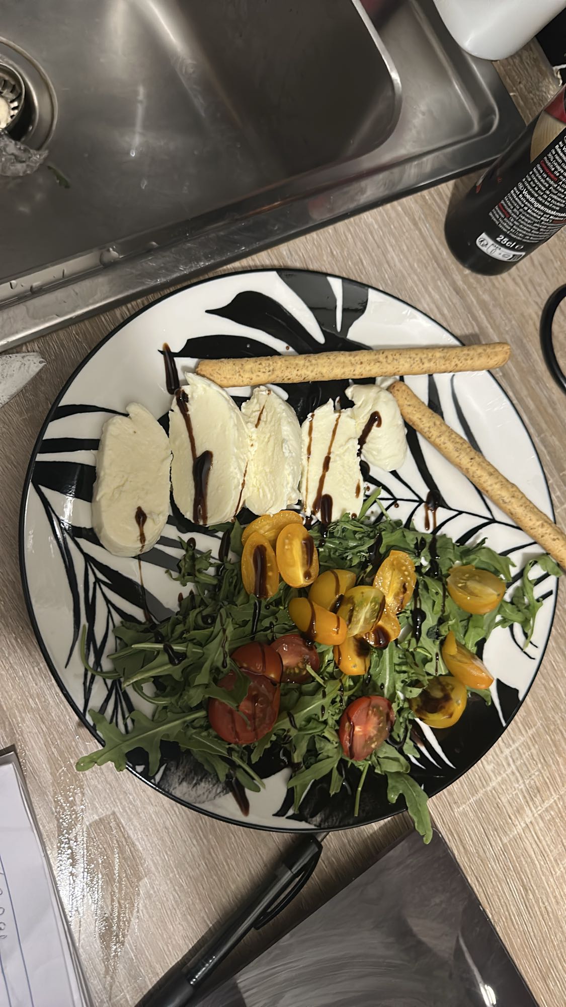 Salată cu mozzarella