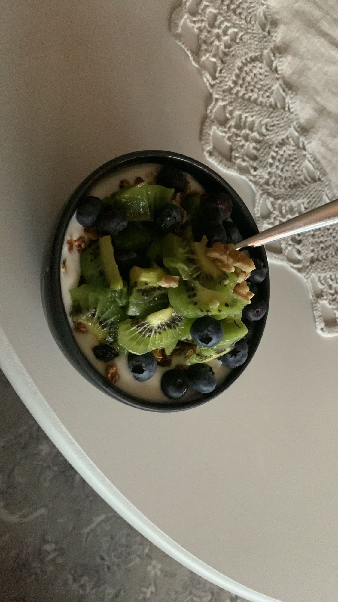 Yoghurt med frukt och nötter