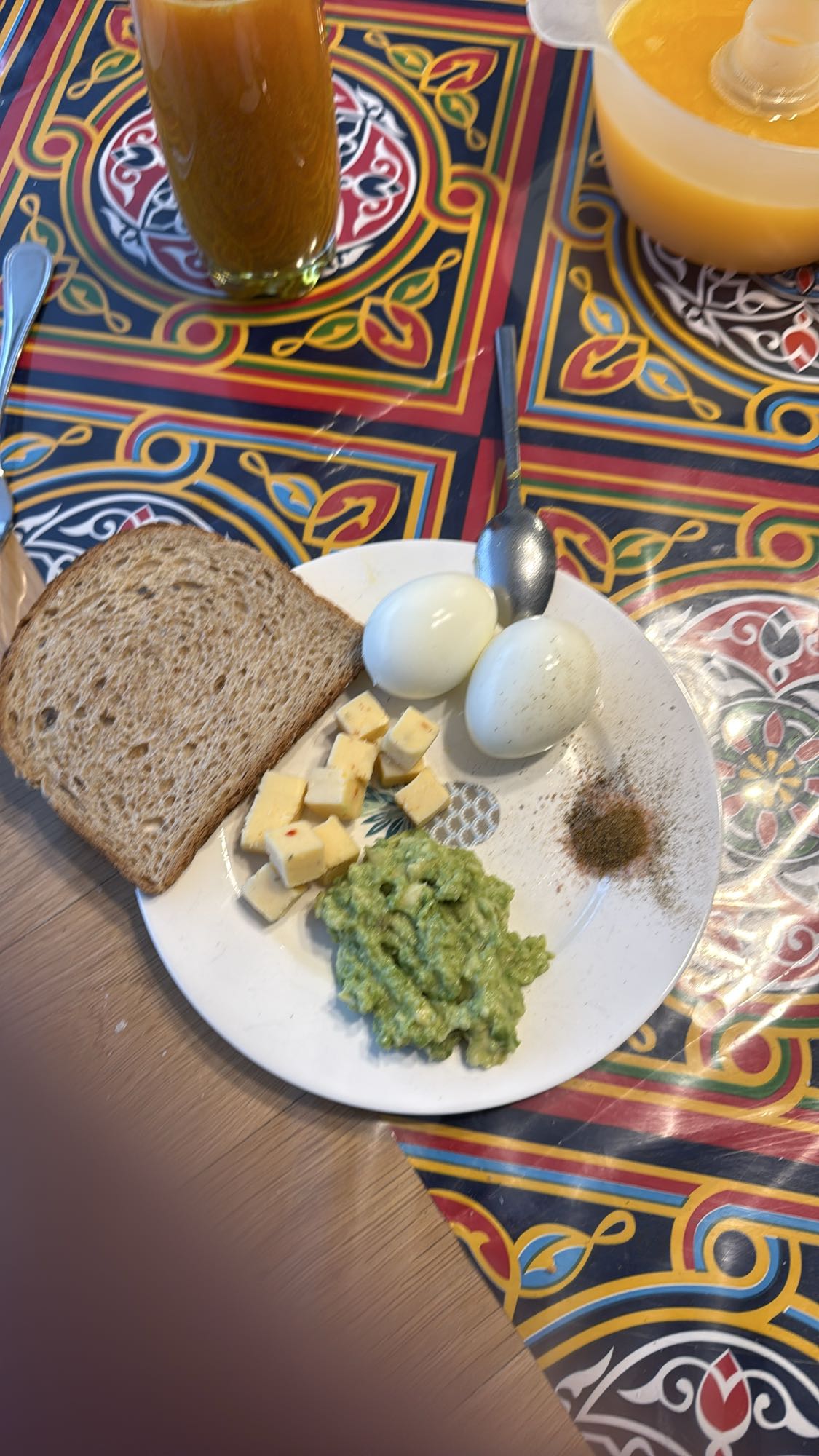 Eggs, cheese, bread & juice