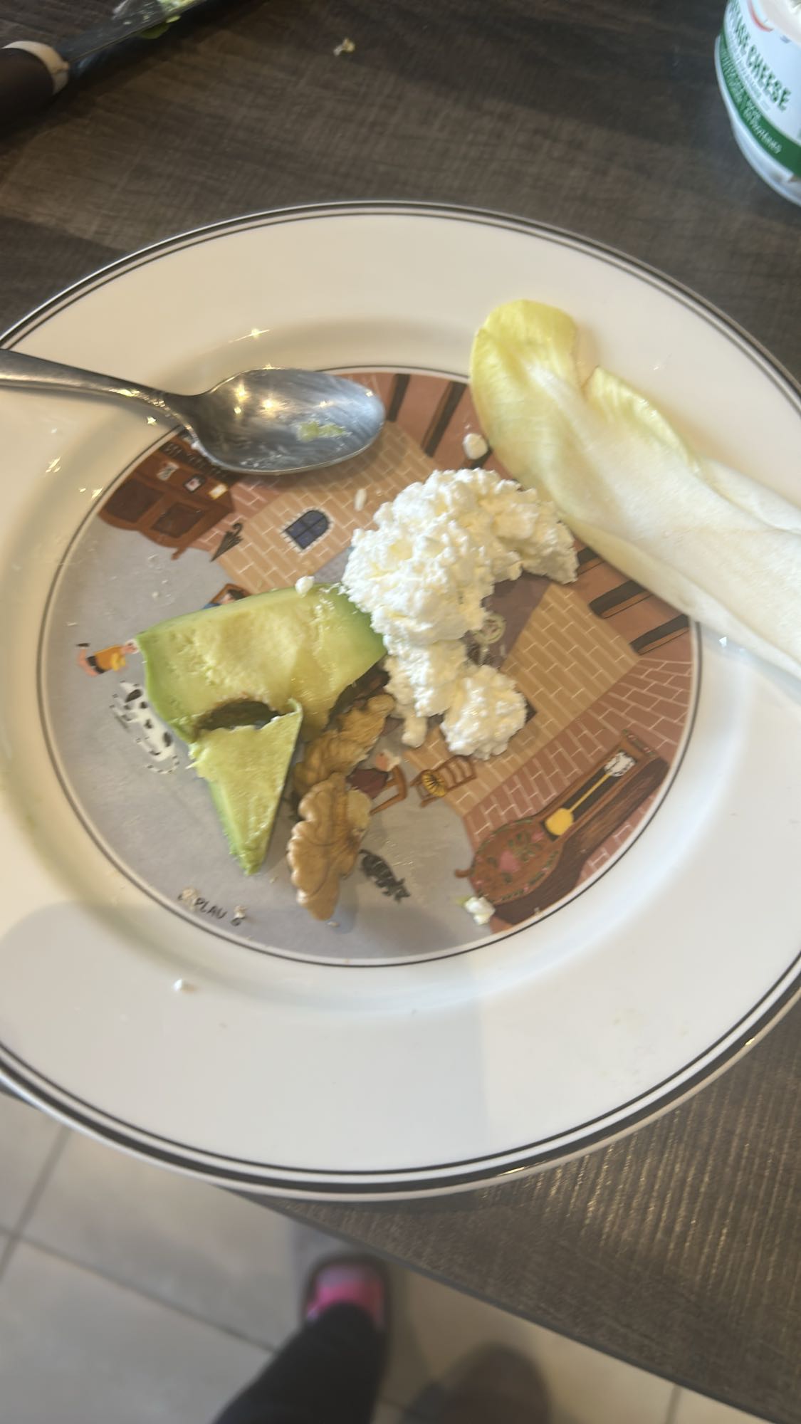 Assiette légère avocat noix