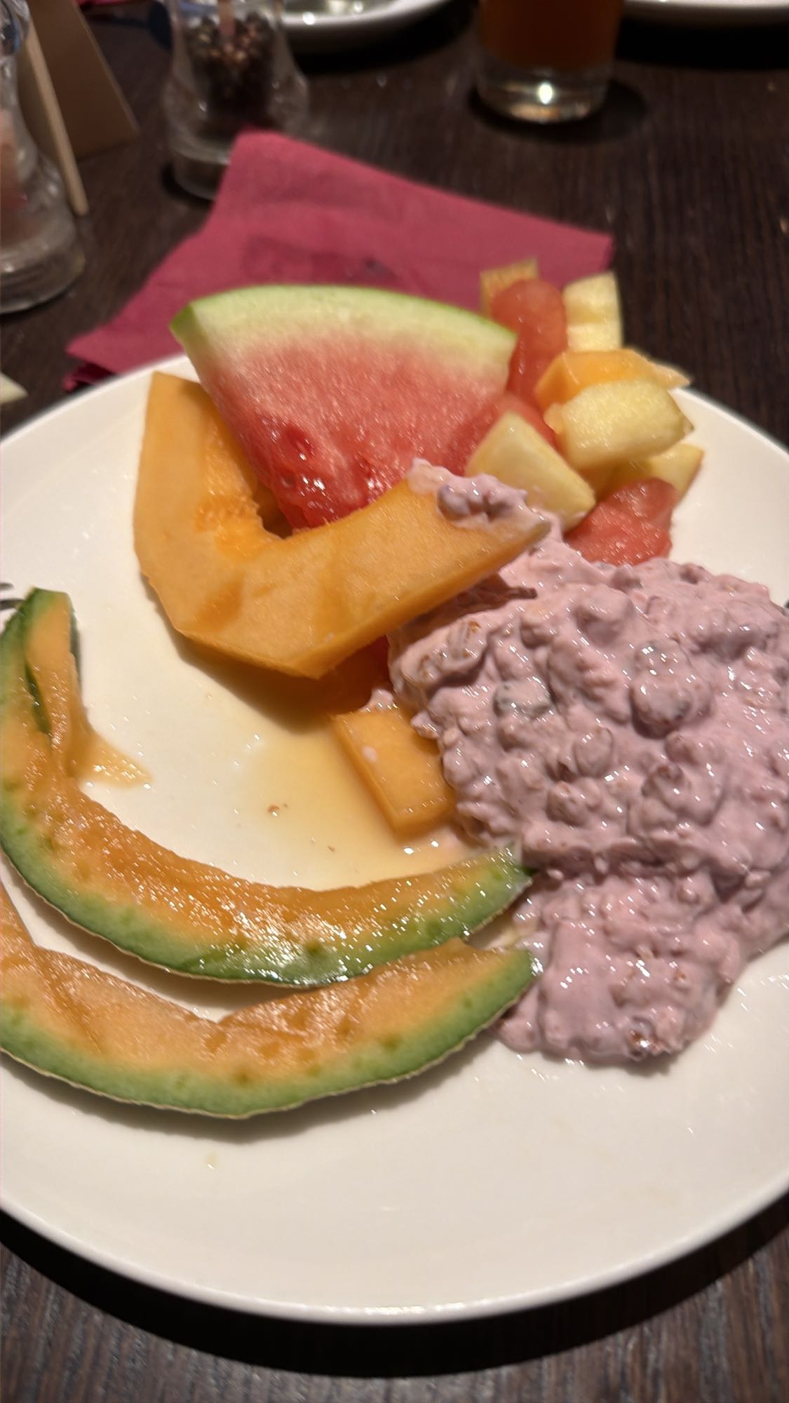 Früchte mit Joghurt