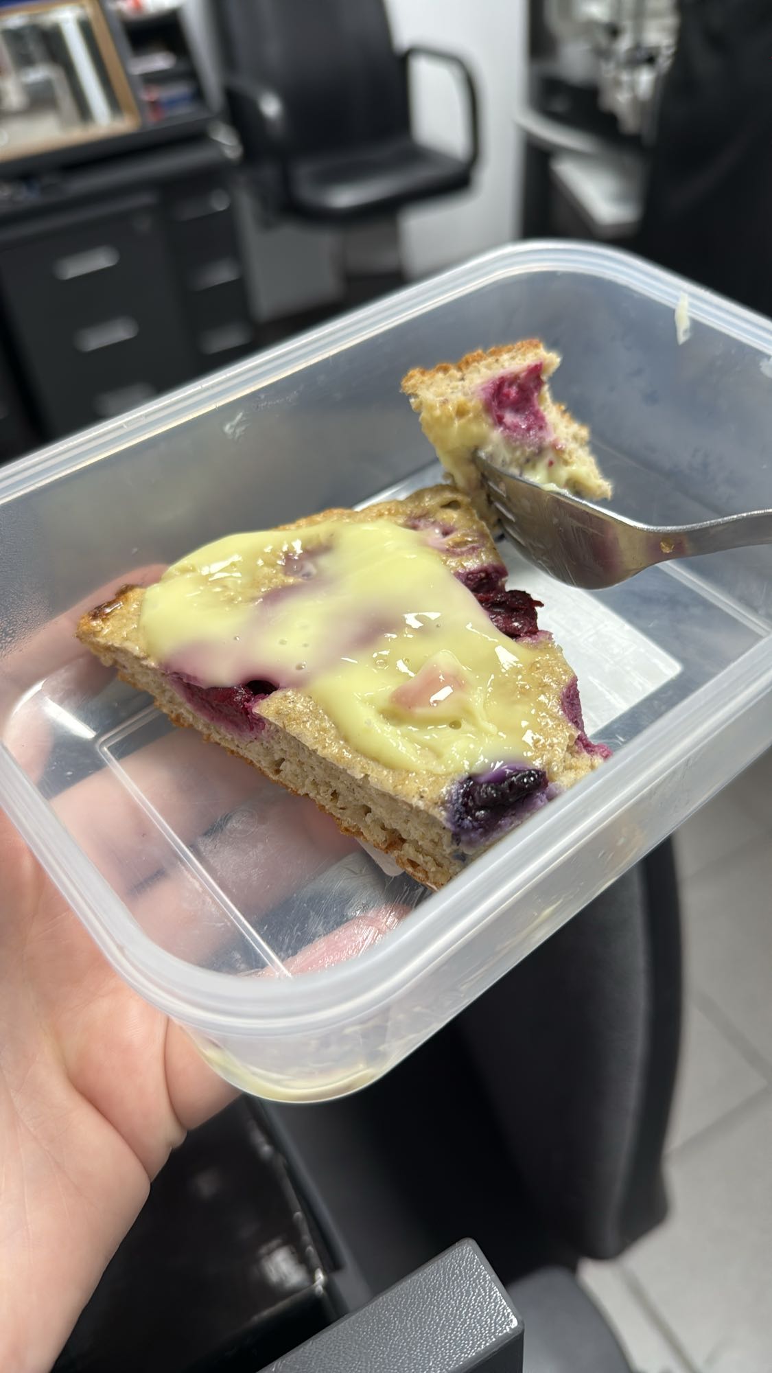 Prăjitură cu fructe și cremă