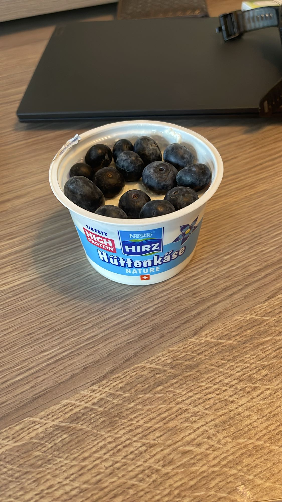 Cottage cheese with berries