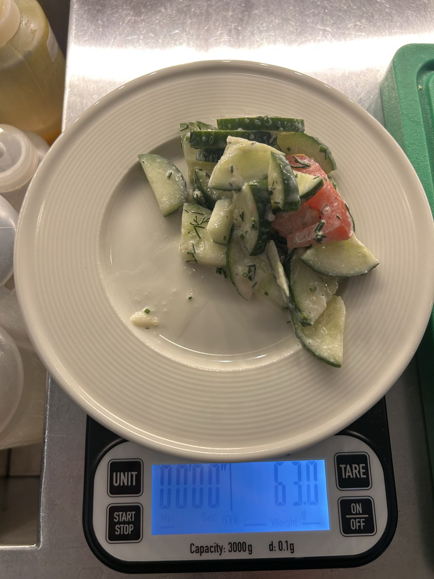 Огуречный салат с укропом