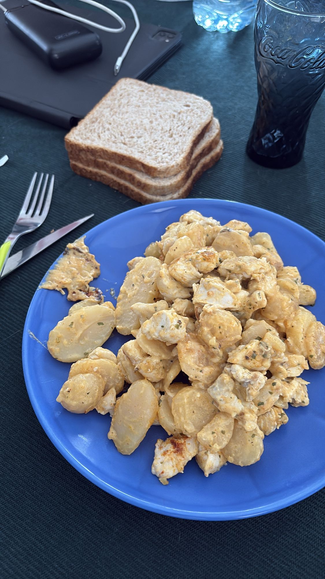 Poulet pommes de terre et pain