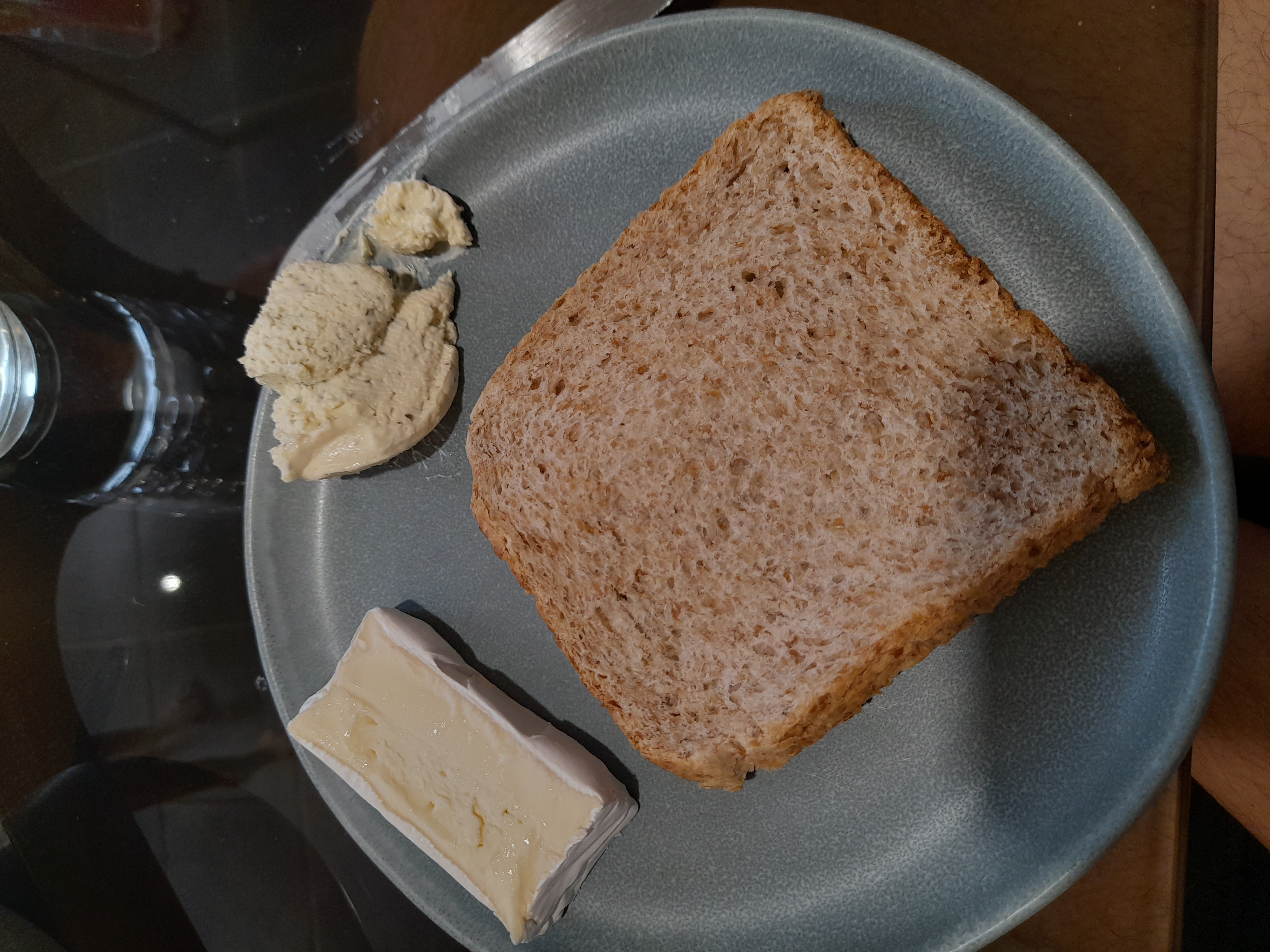 Pain complet et fromage