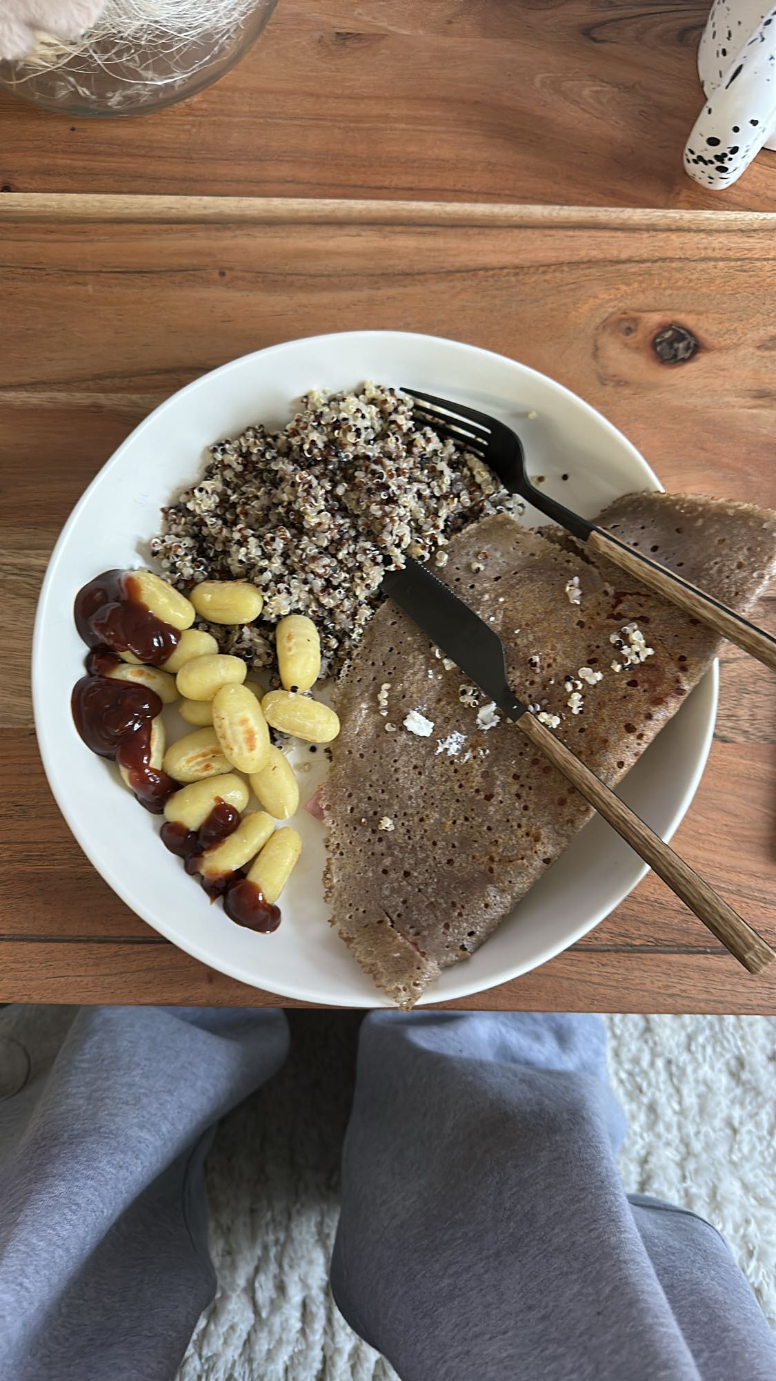 Assiette quinoa, gnocchis, galette