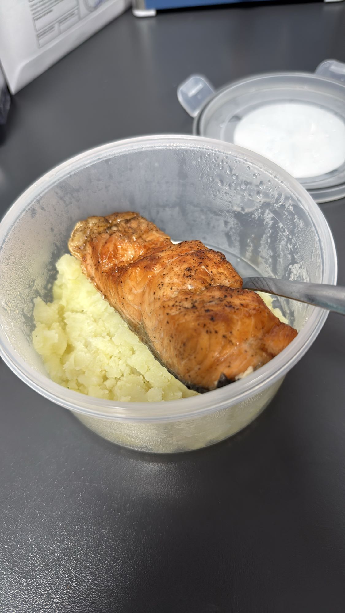 Somon cu piure de cartofi