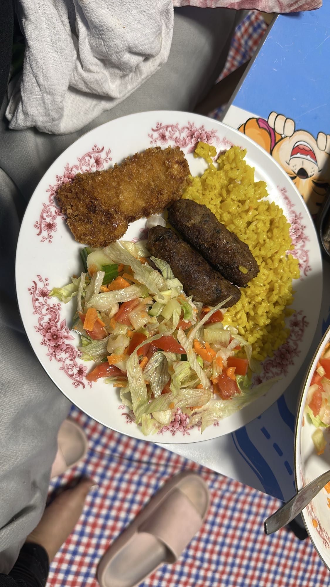 Krokette, Köfte, rijst, salade
