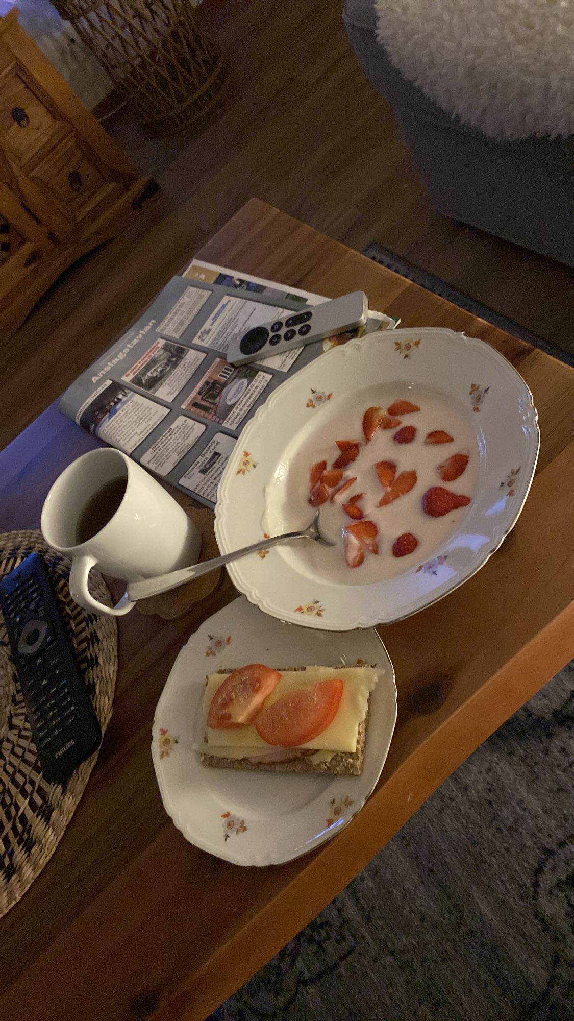 Jordgubbsyoghurt & macka