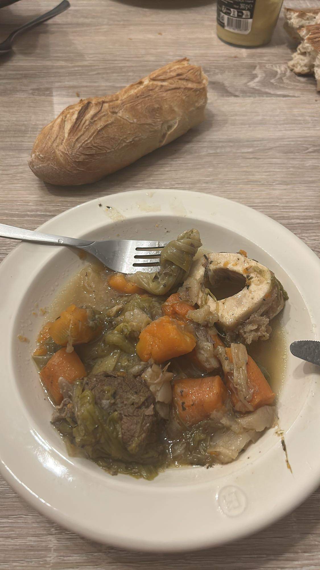 Pot-au-feu avec pain