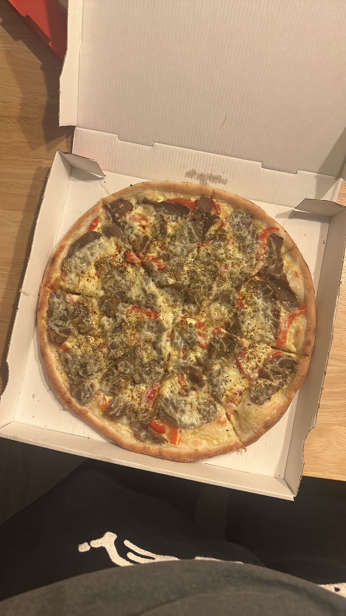 Pizza mit Dönerfleisch