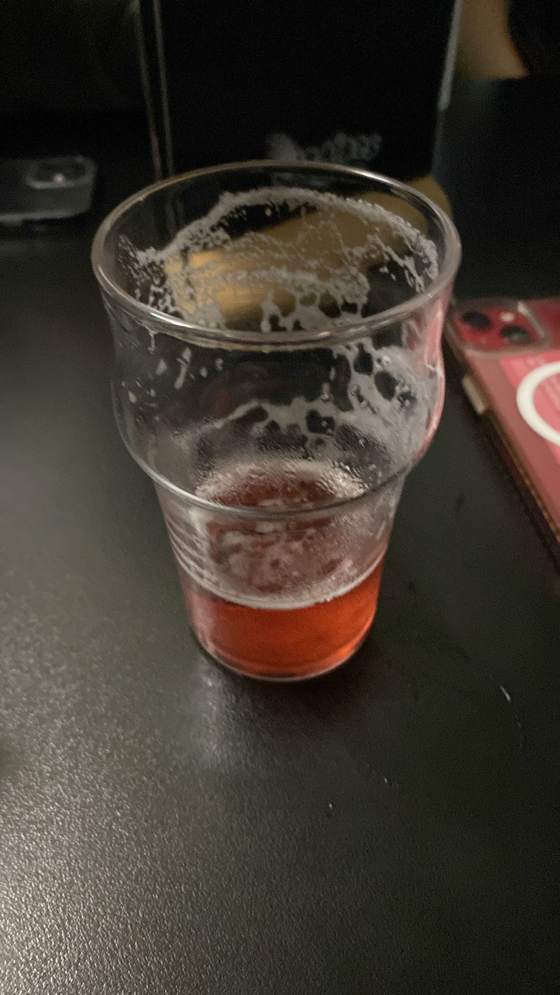 verre de bière rouge