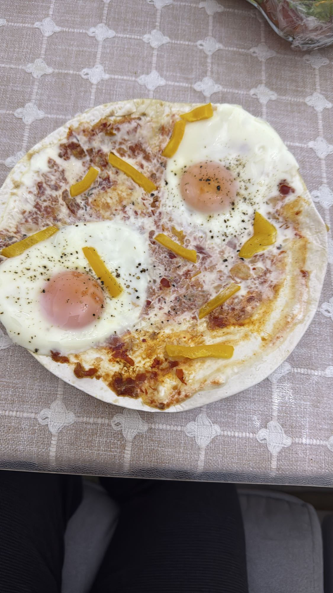 яйца на лепешке