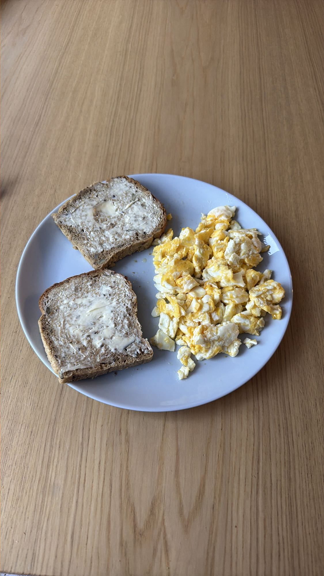 Jajecznica z chlebem