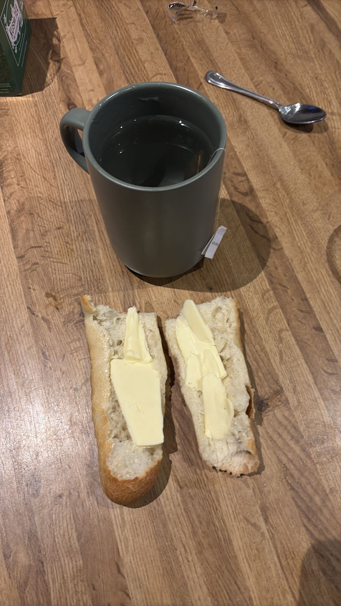 Baguette beurre et thé
