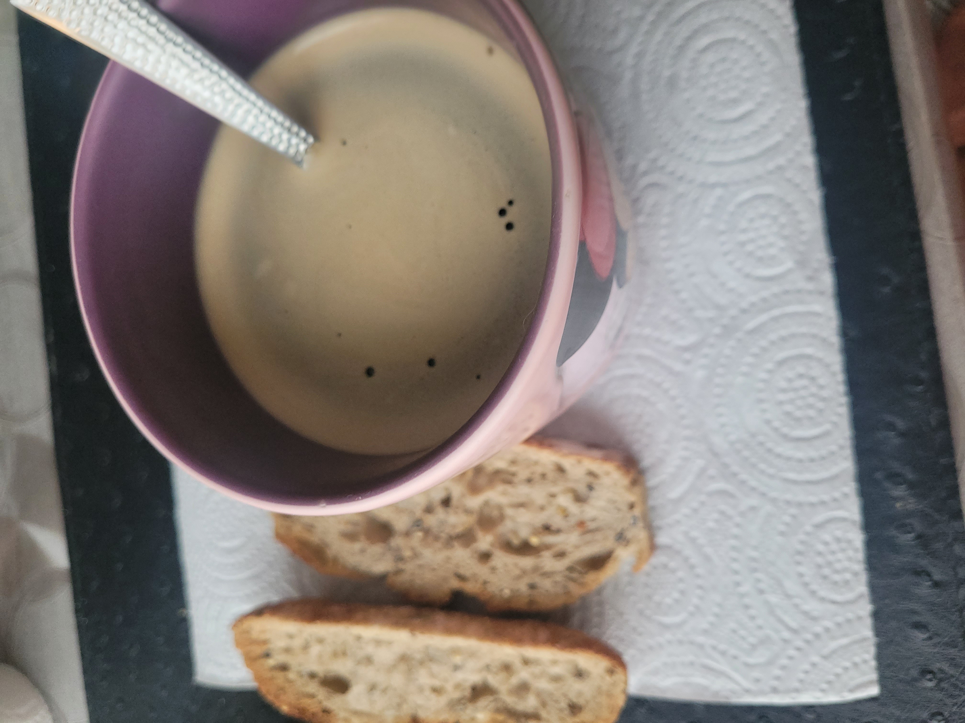 Café et pain tranché