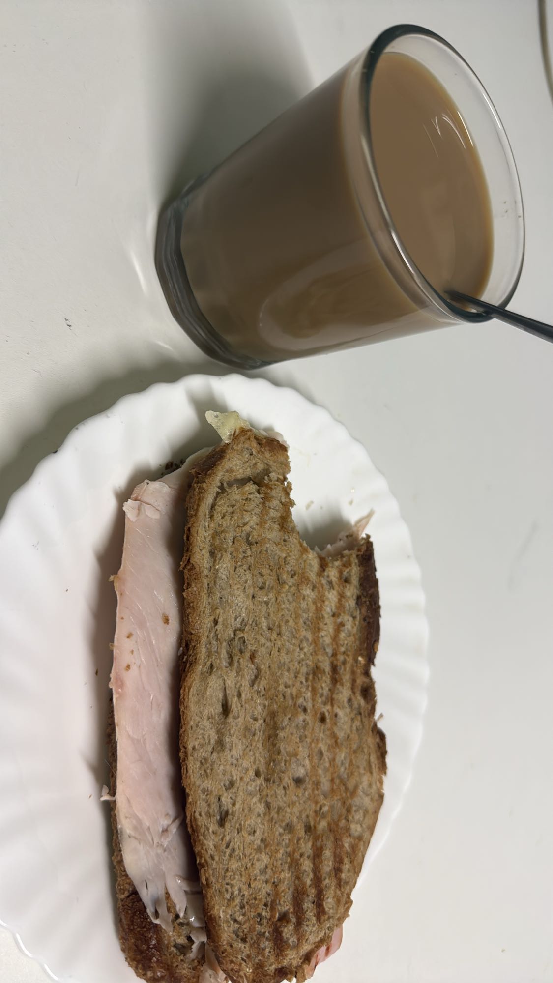 Sándwich integral y café