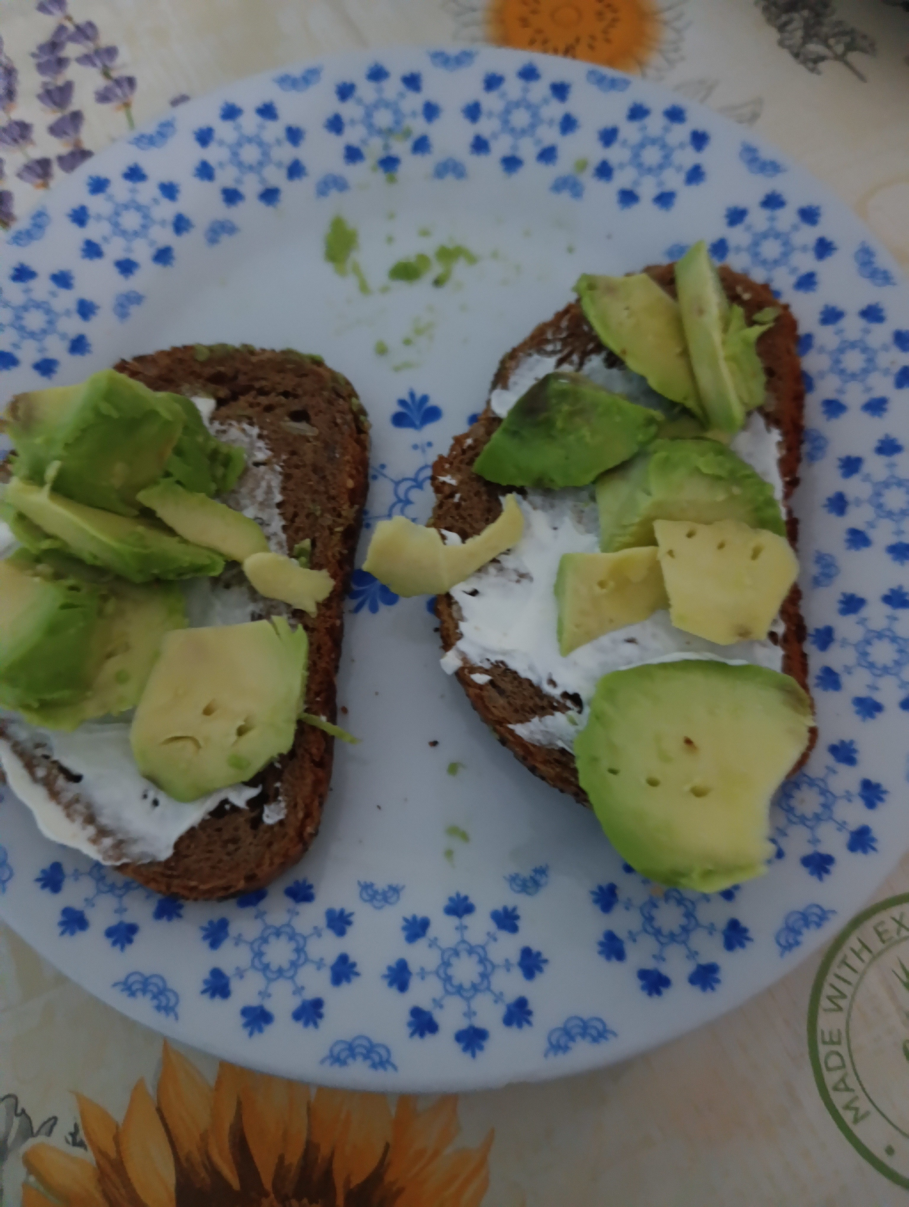Tostadas de aguacate