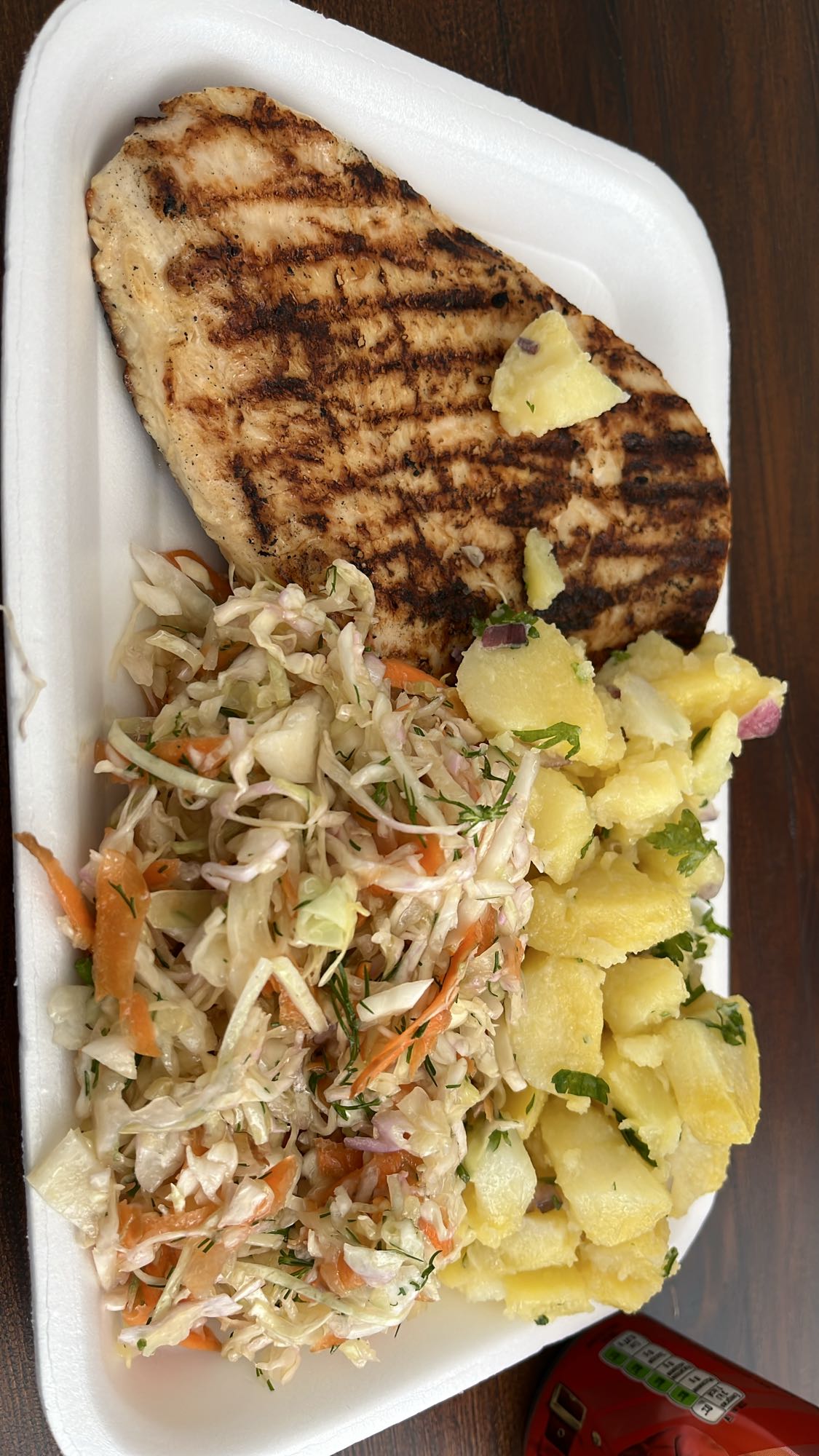 Пилешко с картофи и салата