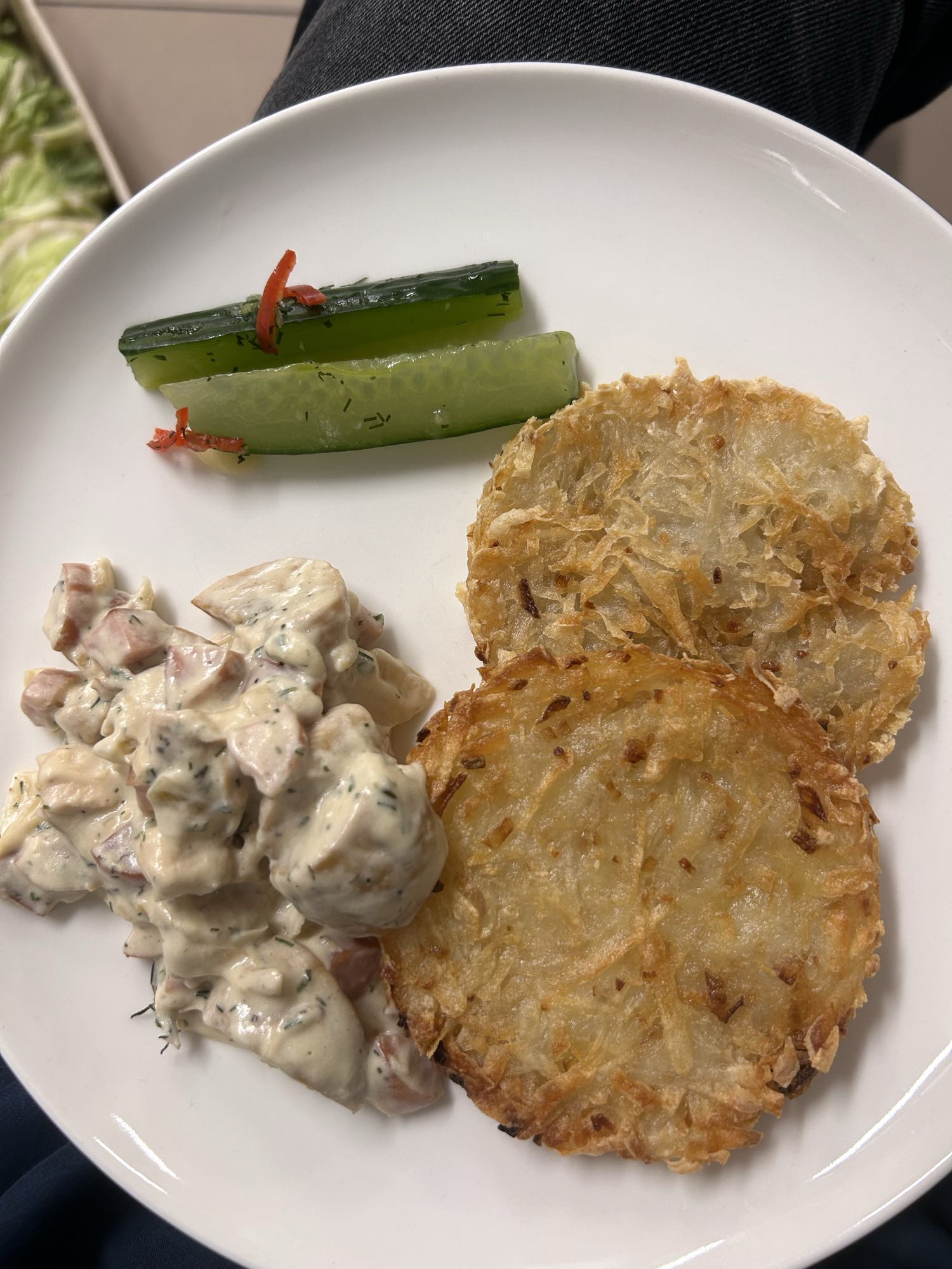 драники с курицей и огурцом