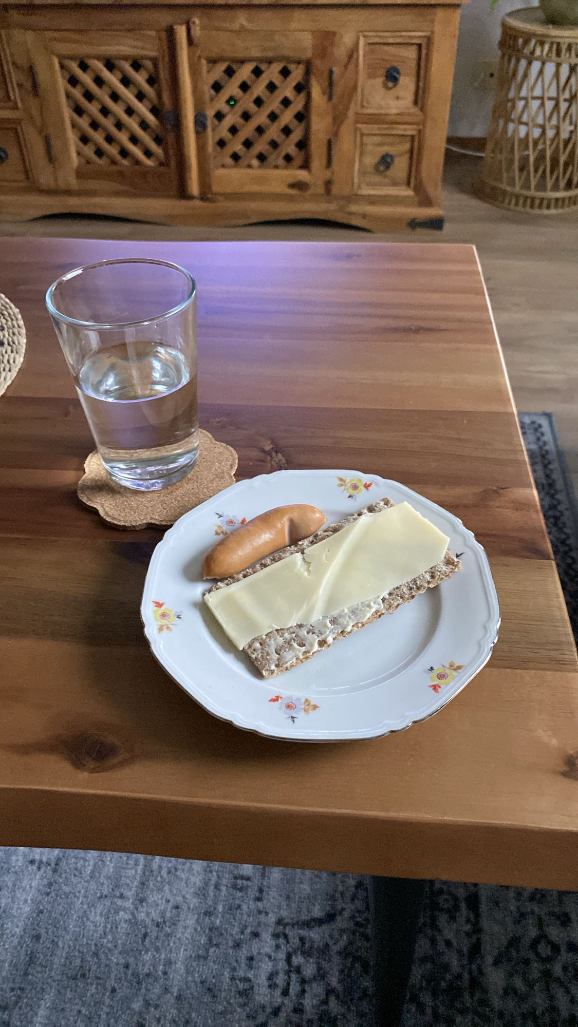 Knäckebröd med ost & korv