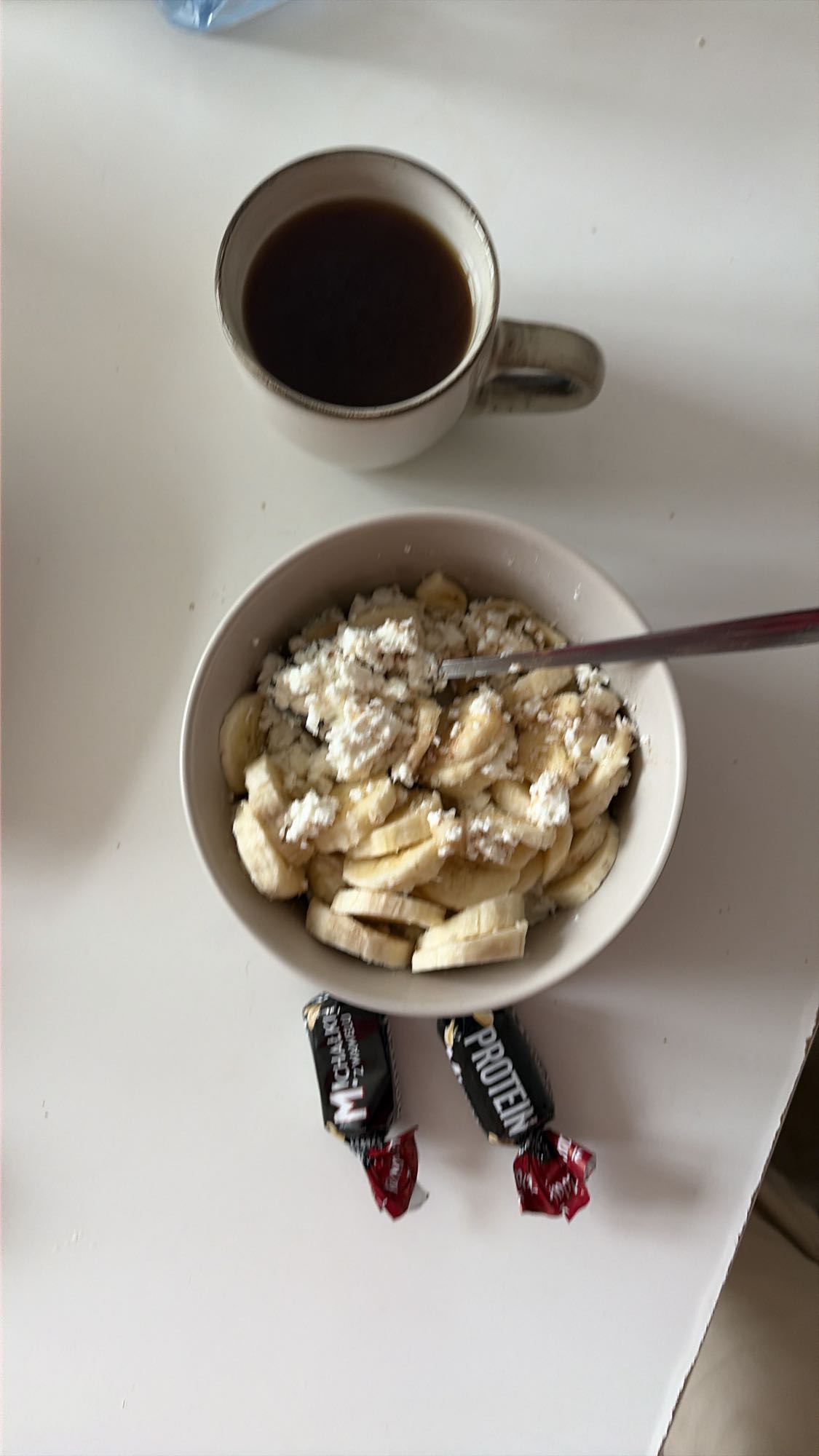 творог с бананом и кофе