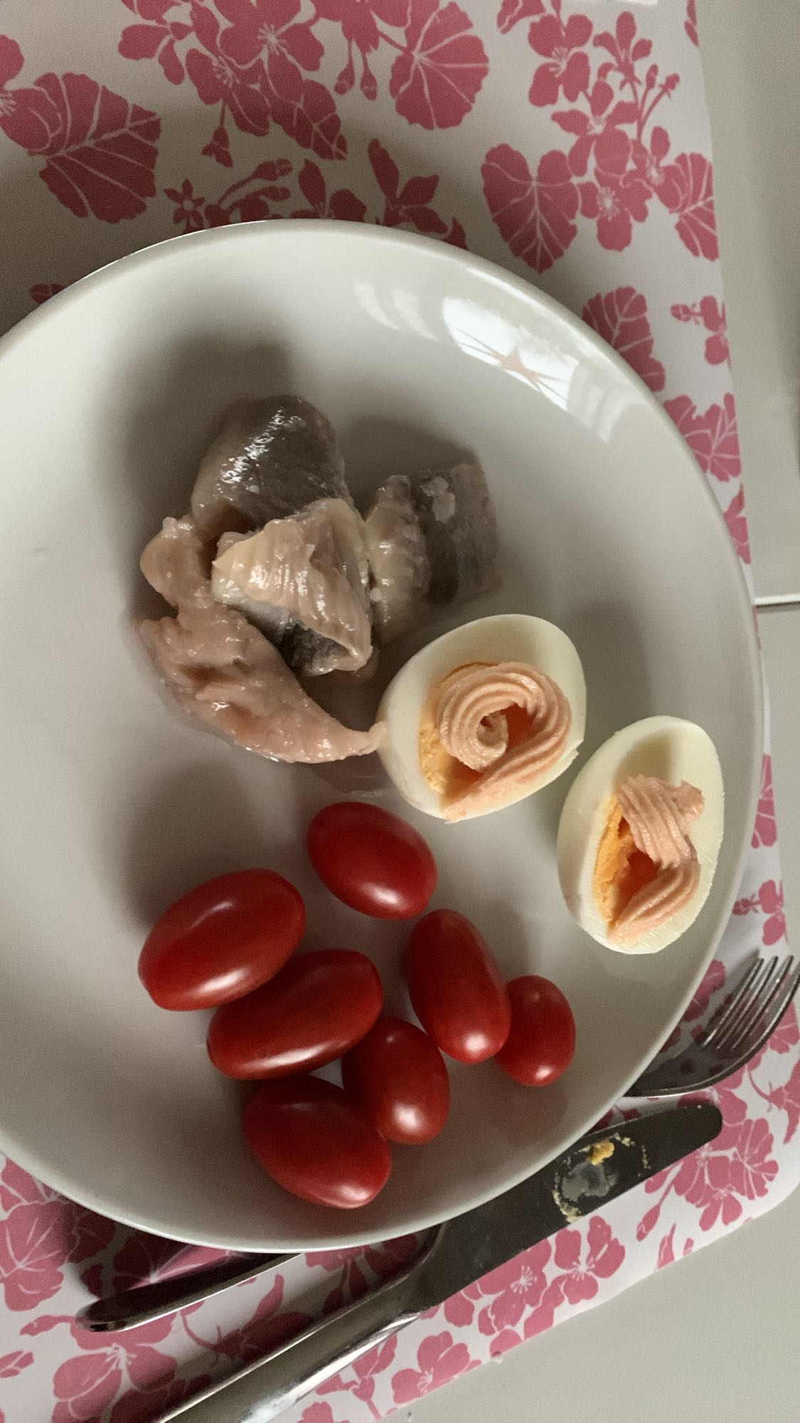 Sill, ägg & tomater