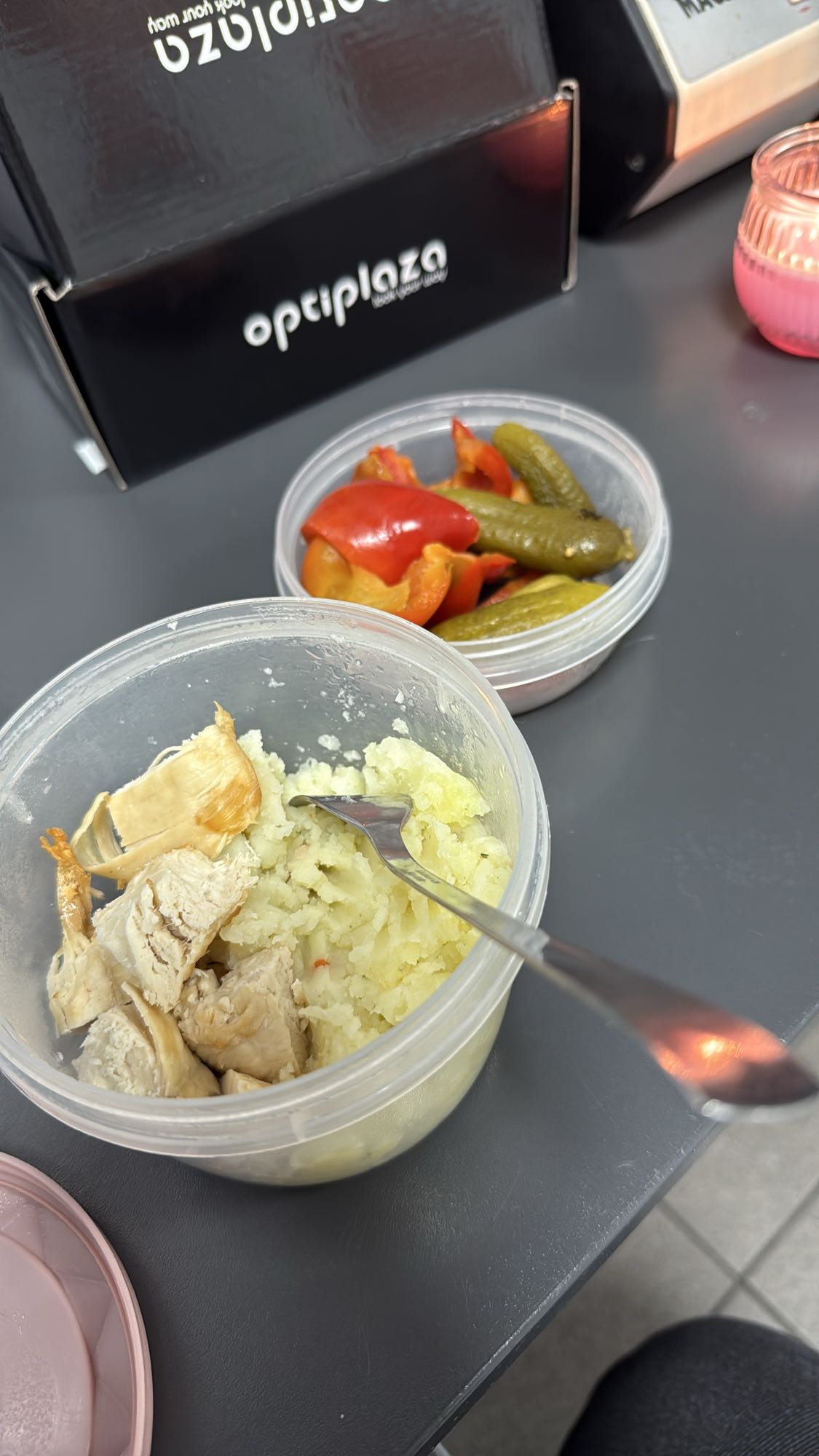 Pui cu piure și murături