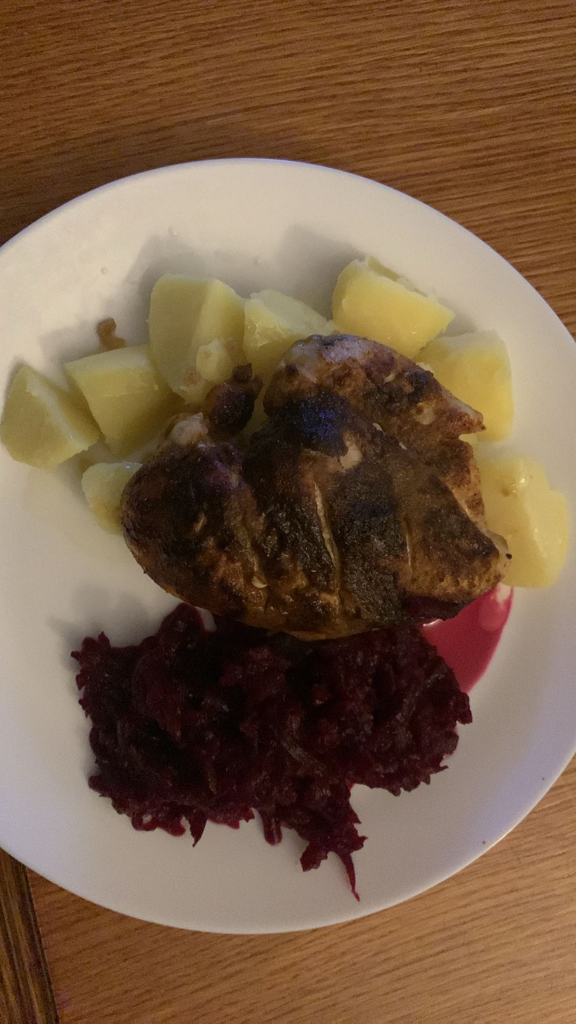 Kurczak z ziemniakami i buraczkami