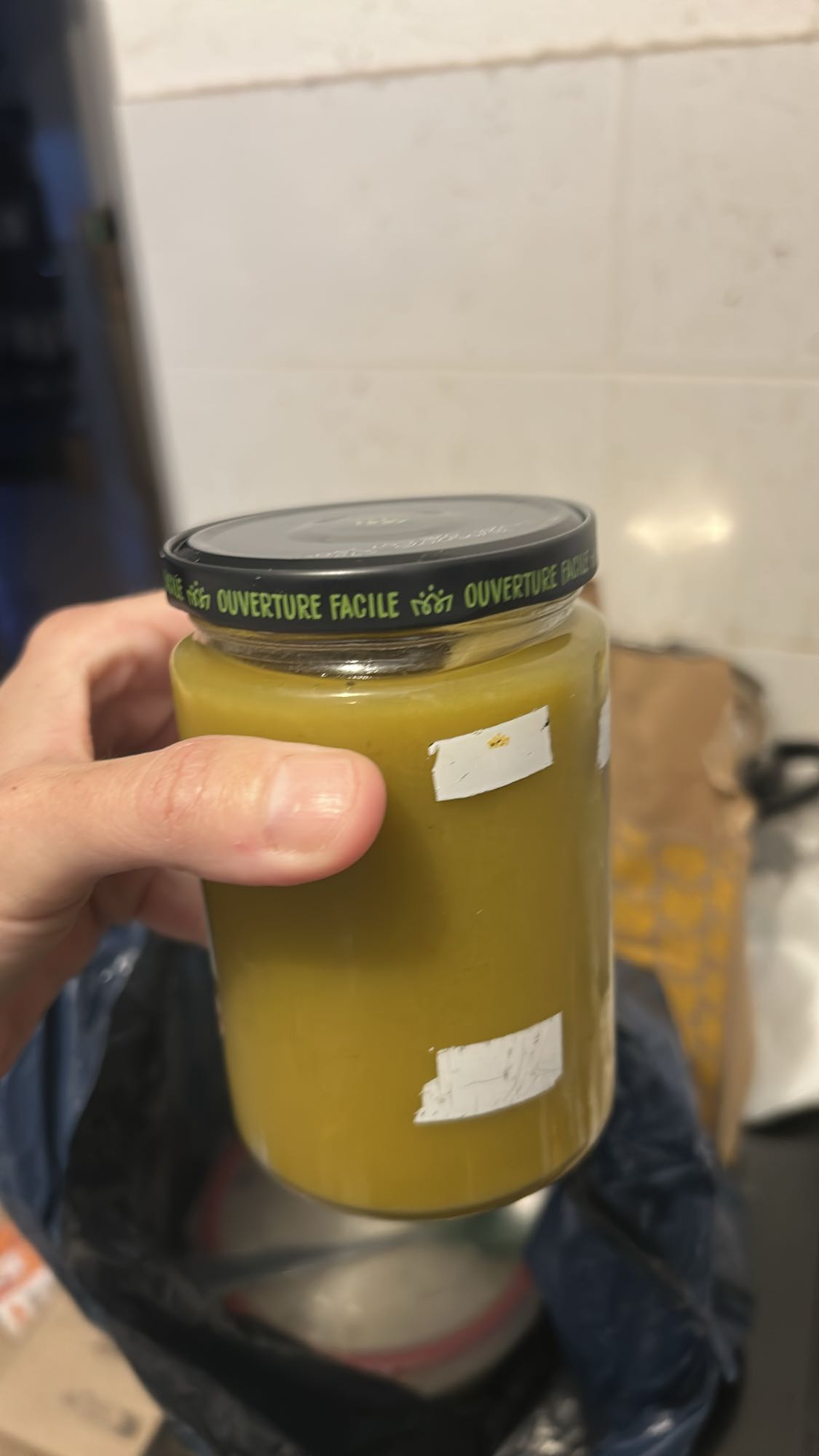 Soupe de légumes avec poireaux carottes pommes de terre céleri et patate douce