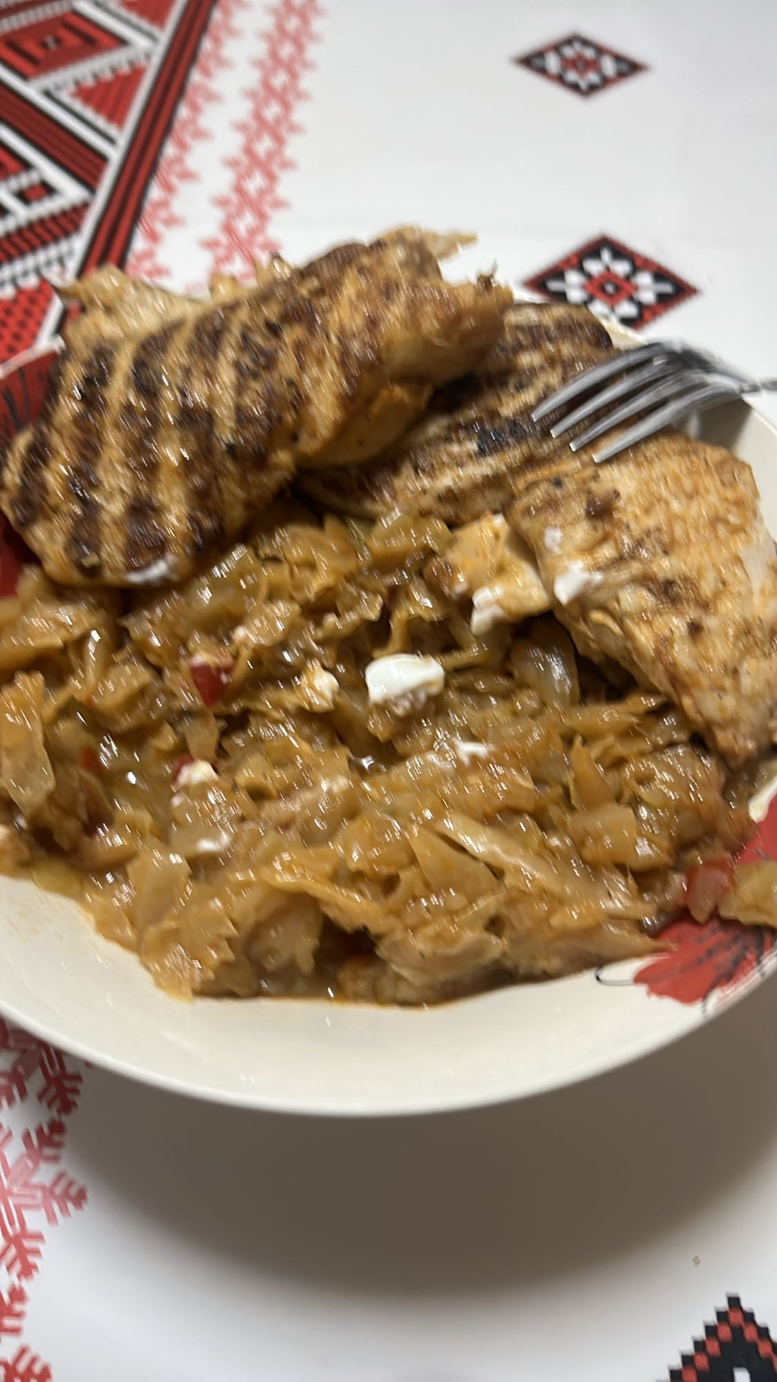 Varză călită cu piept de pui