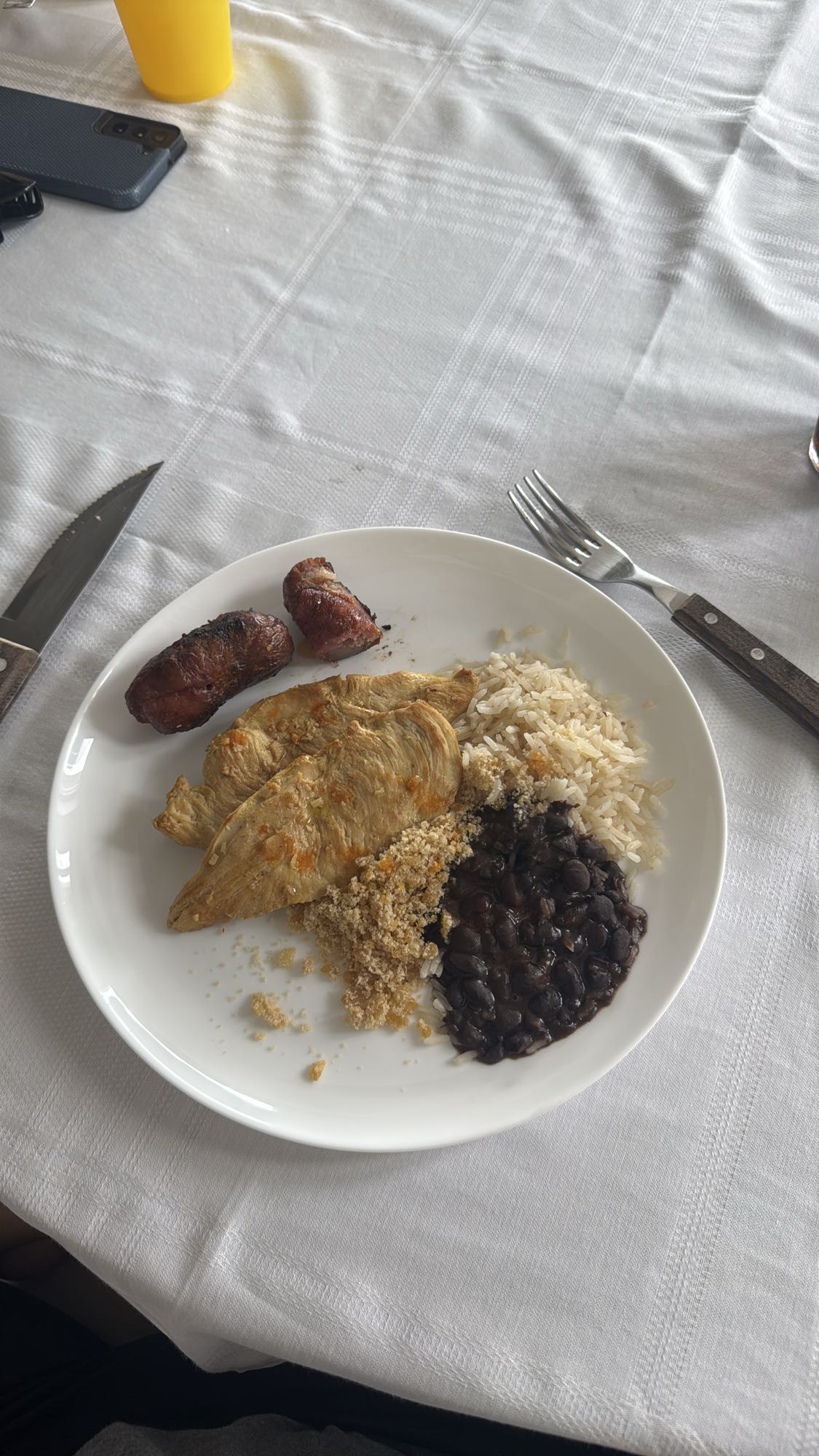 Frango com arroz e feijão