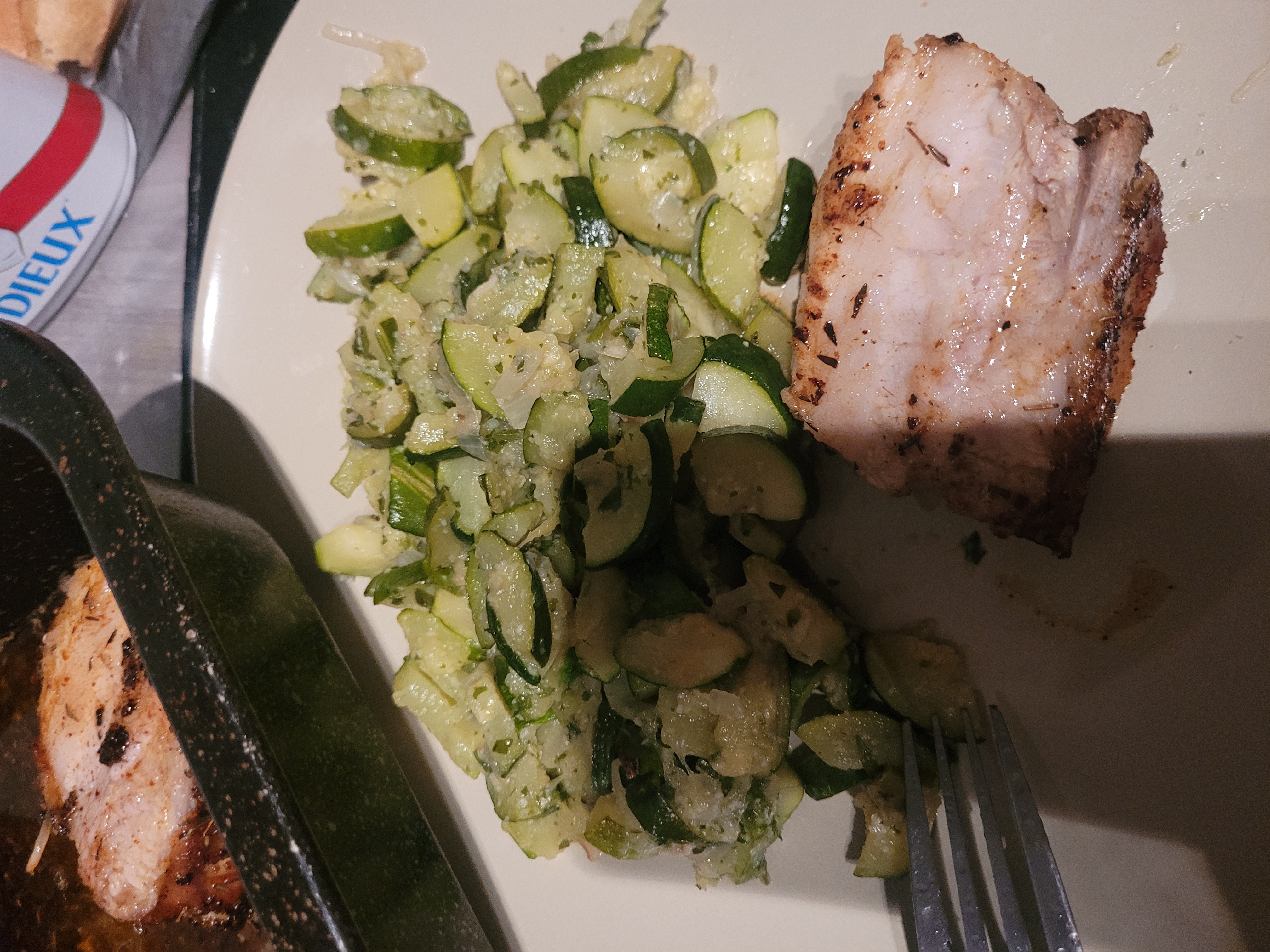 Porc rôti et courgettes