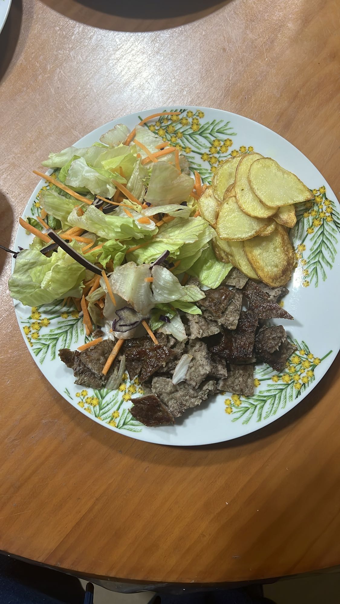ensalada con carne y papas