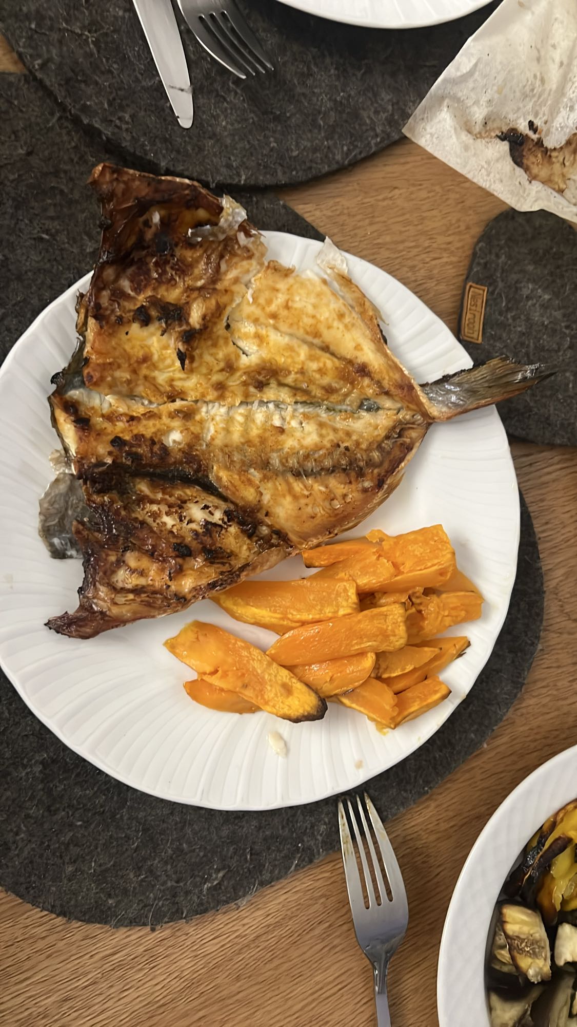 Grillet fisk og søtpotet