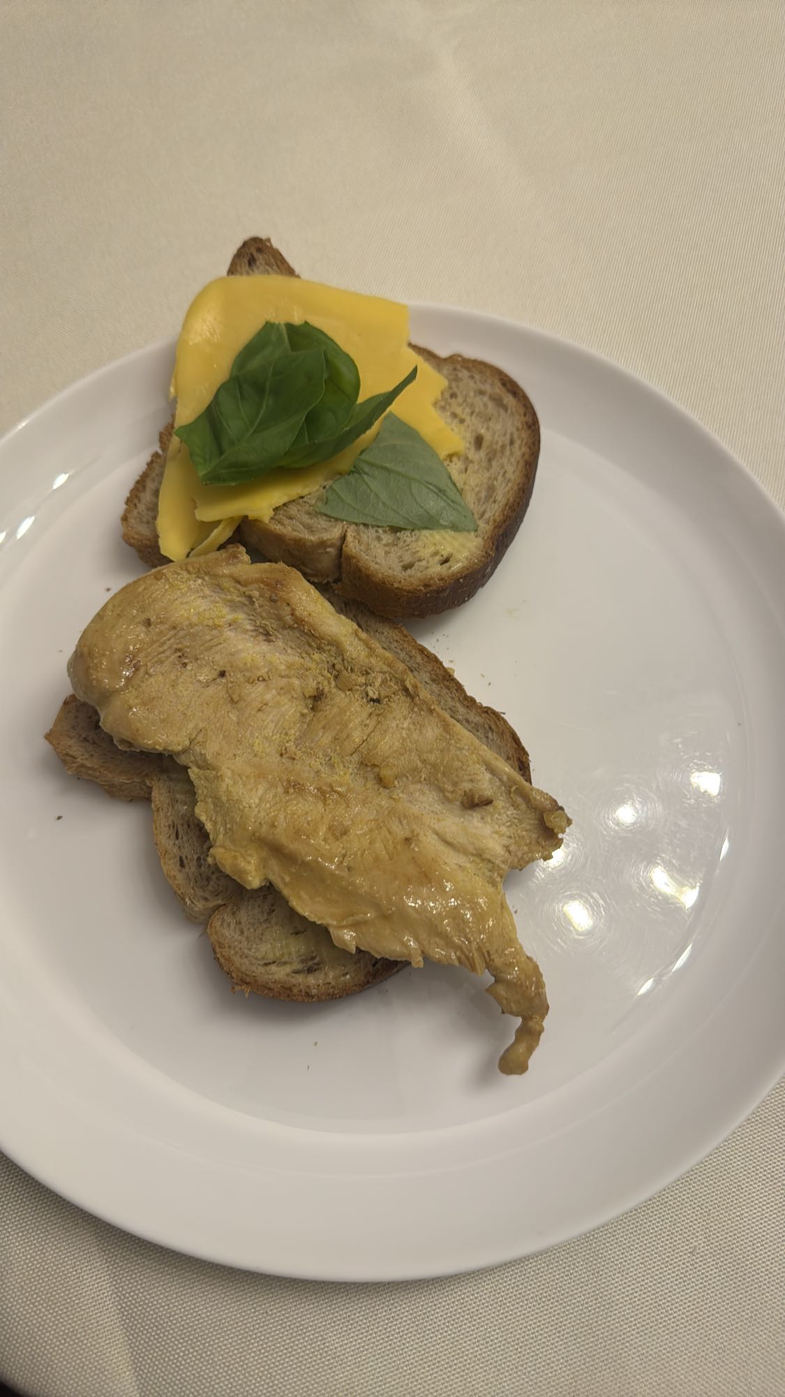 Sanduíche de frango e queijo