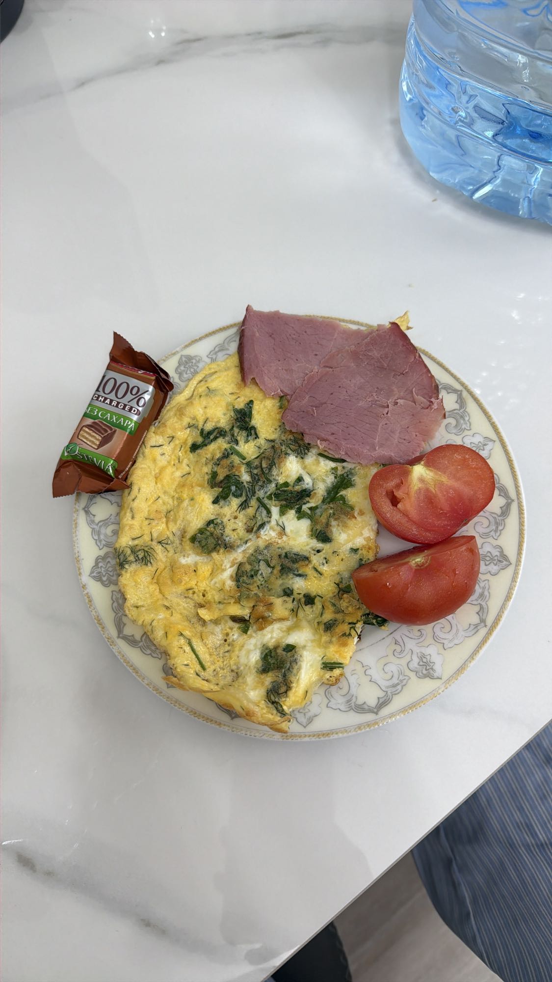 Омлет с конской ветчиной и томатом