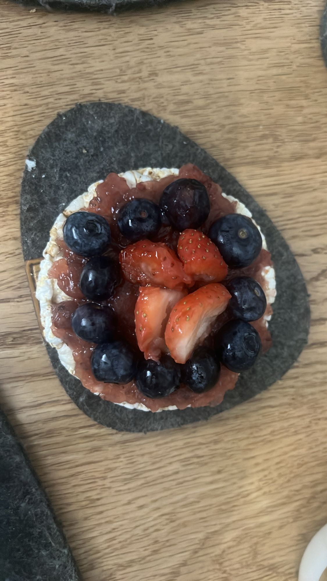 Rice cake with berries