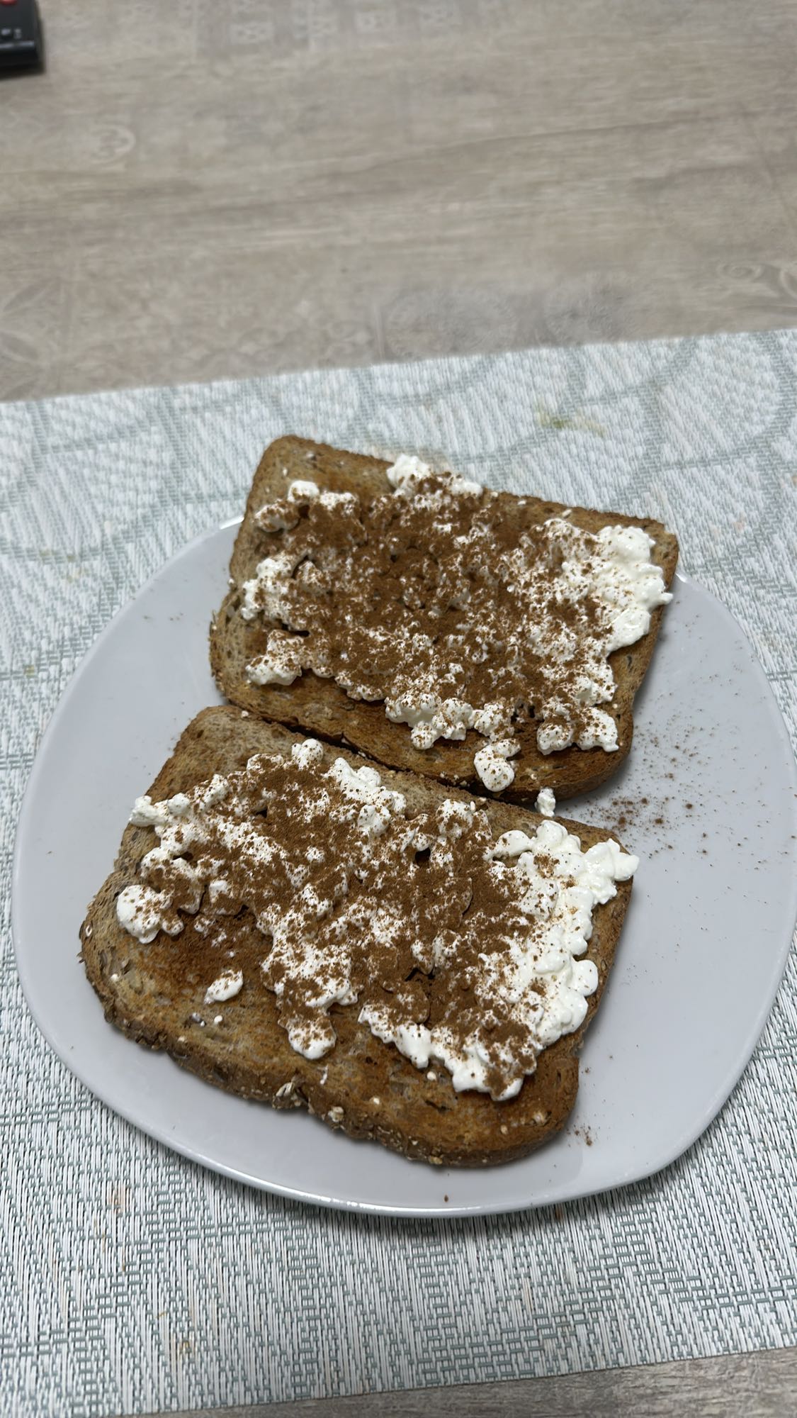 Tostadas con requesón y canela