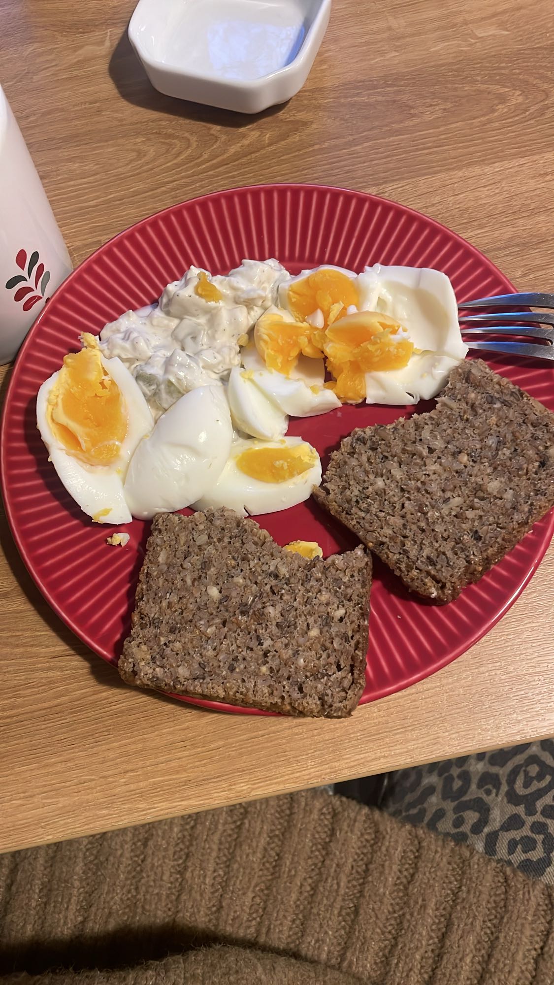 Jajka z chlebem i sosem