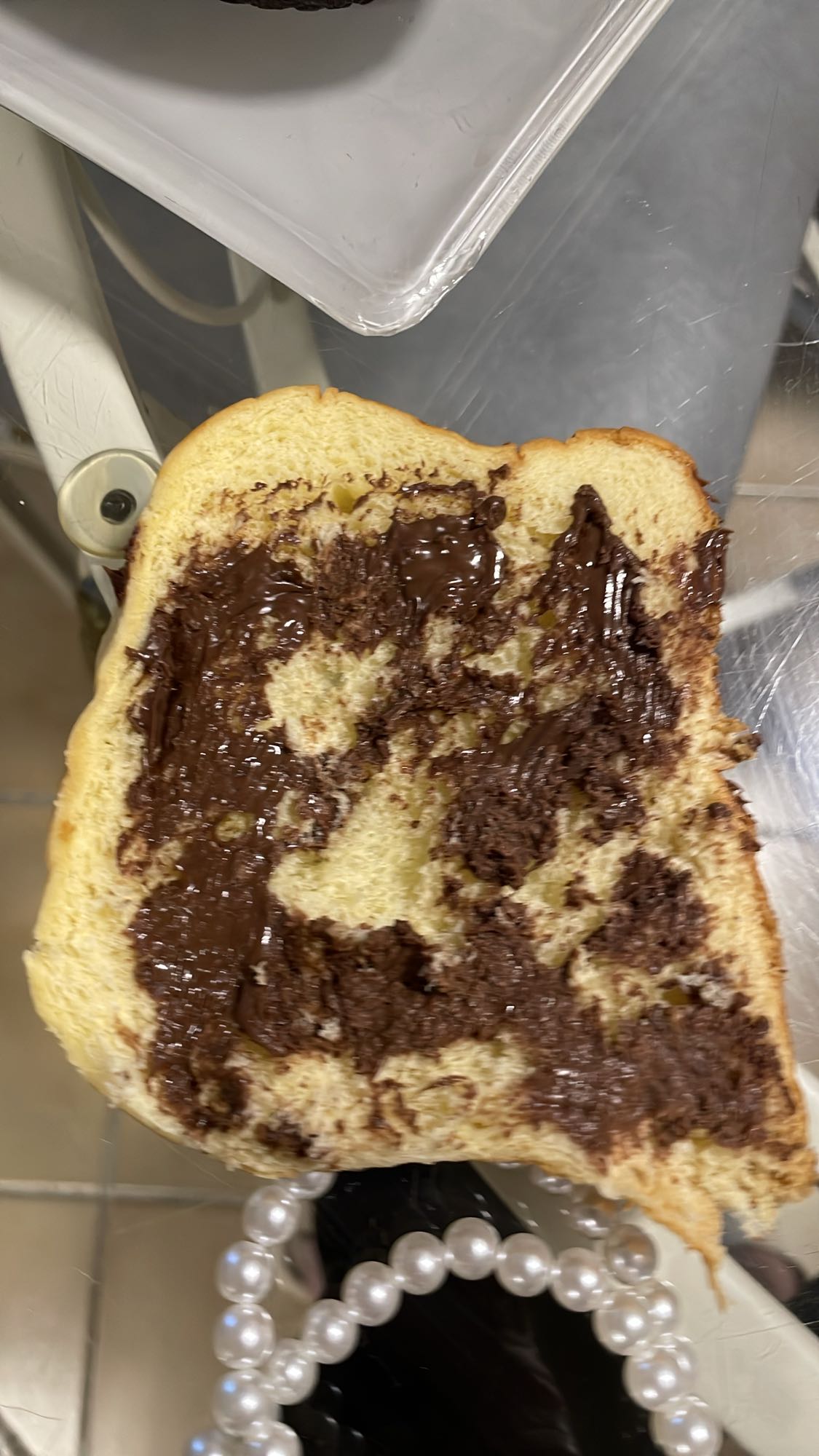 Pain au chocolat tartiné