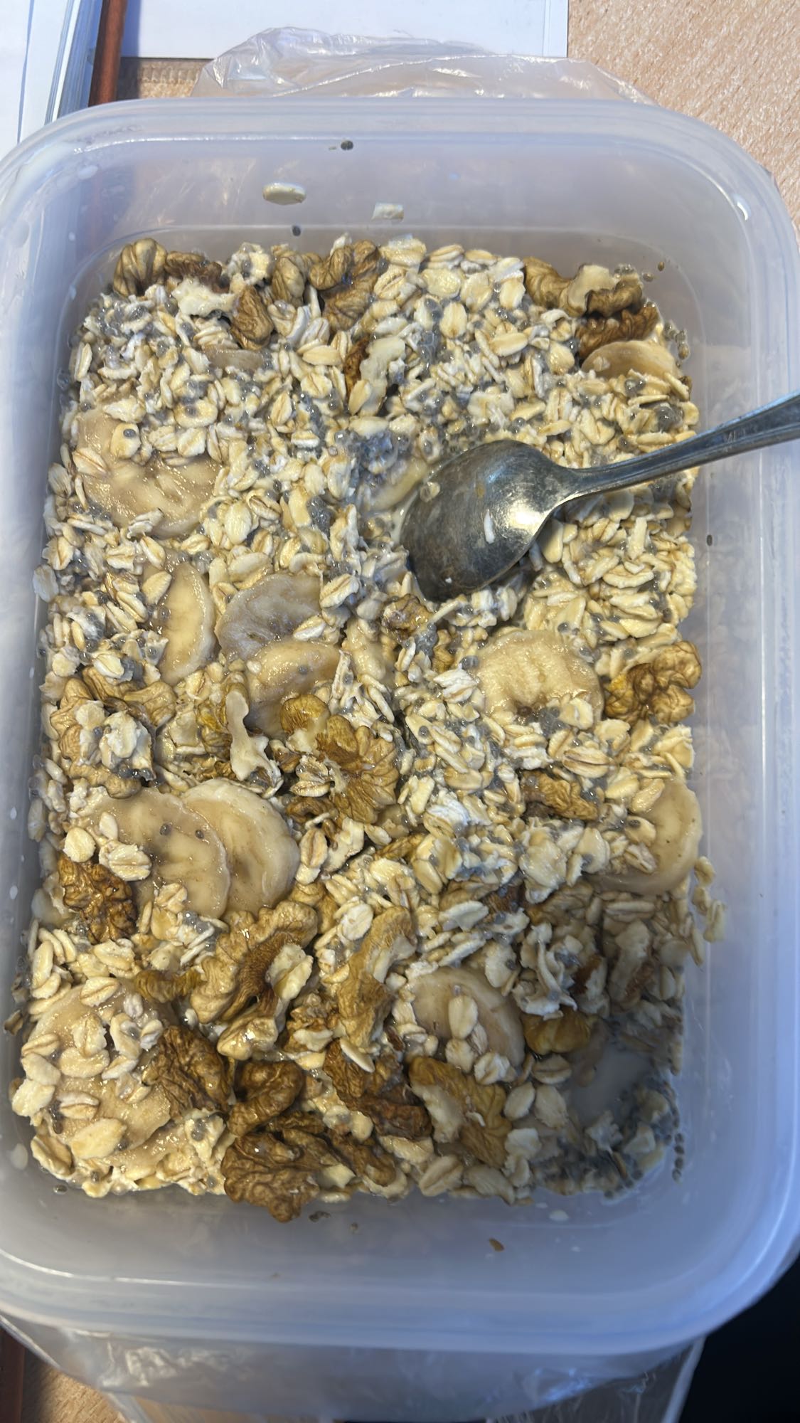 Owsianka z bananem i orzechami