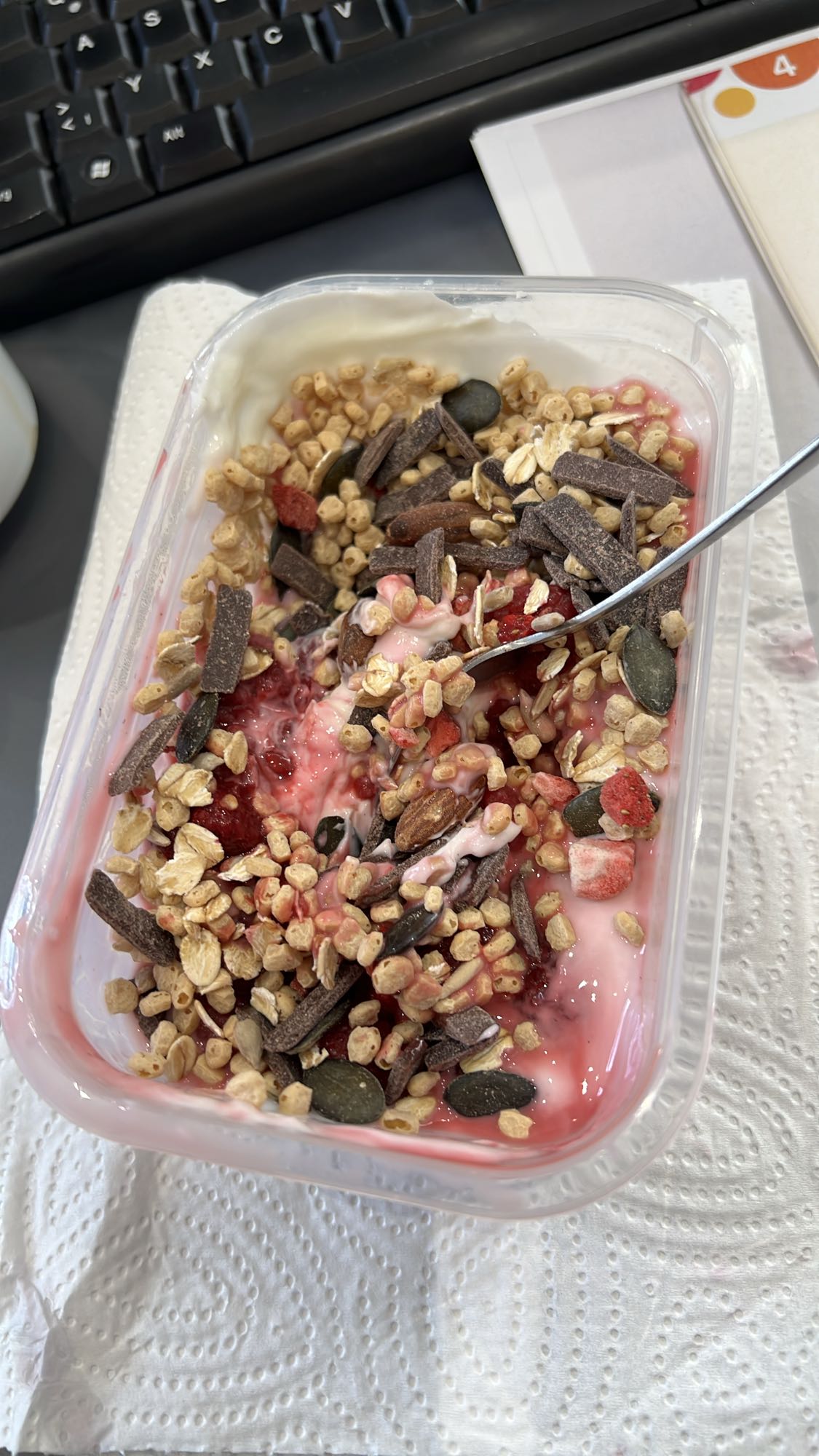 Yoghurt mit Müsli