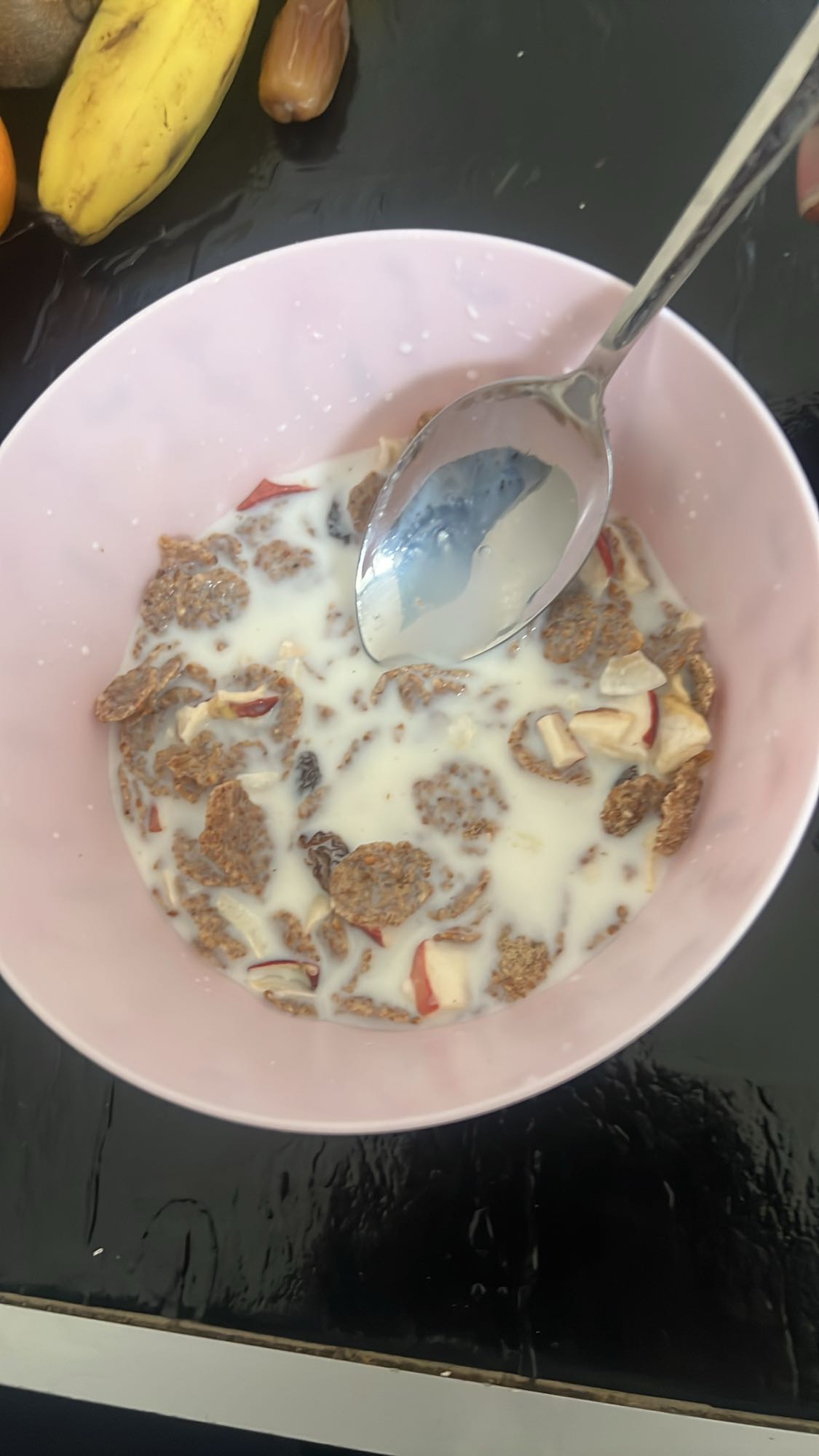 Céréales au lait et fruits