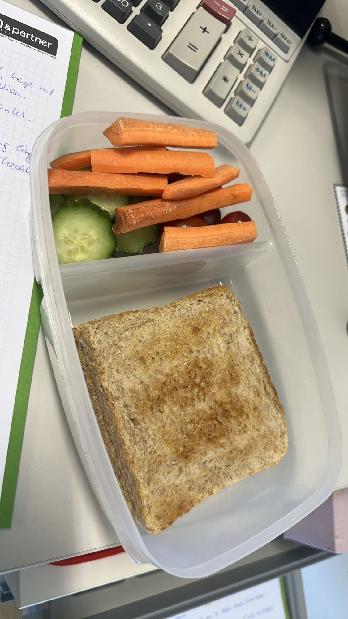 Vollkorn-Sandwich mit Gemüse