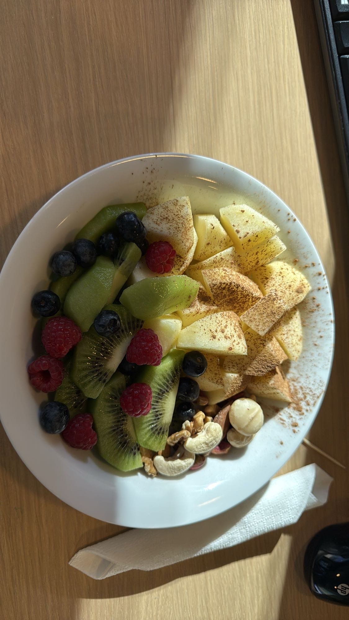 Φρουτοσαλάτα με ξηρούς καρπούς