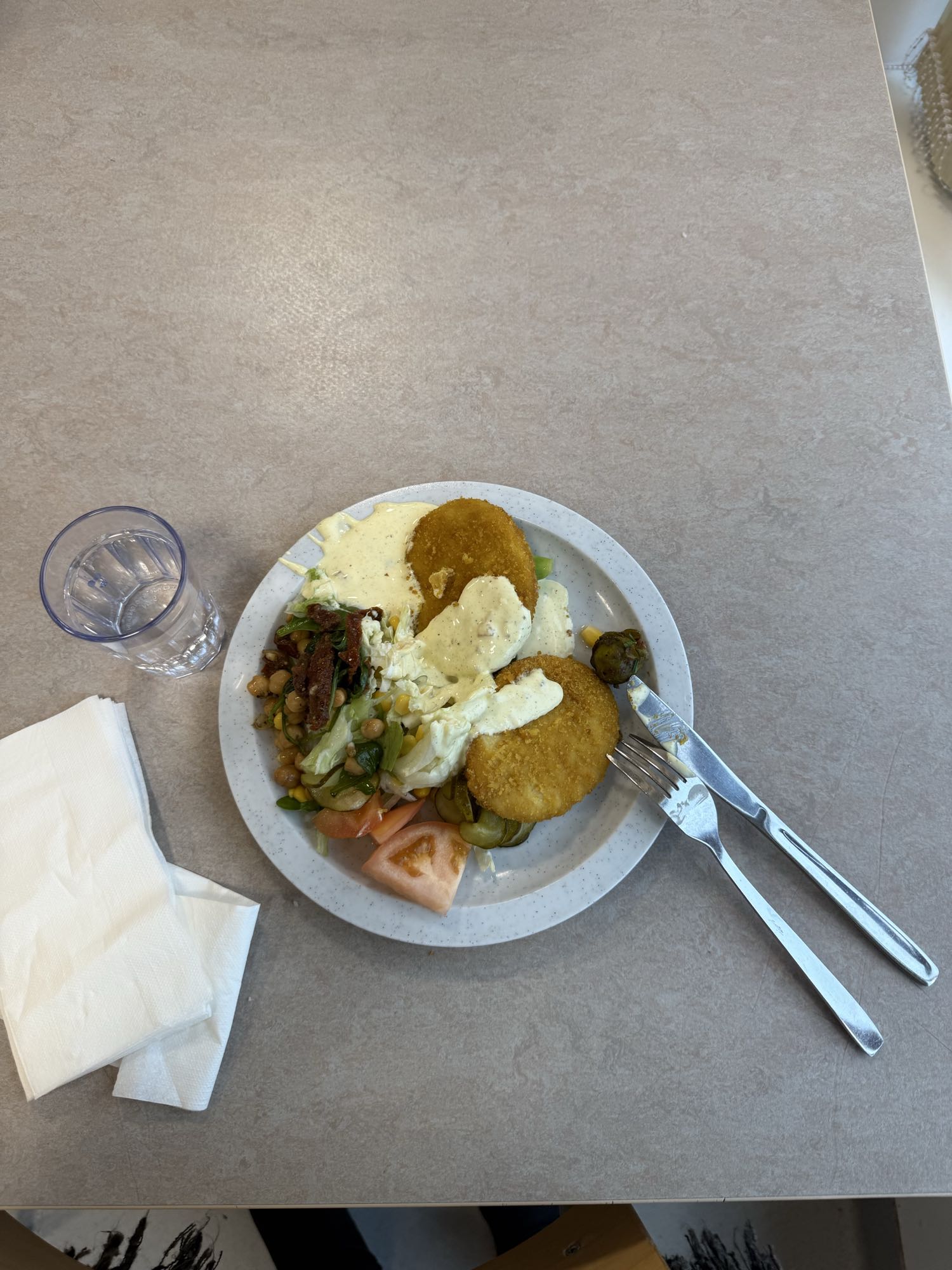 Panerad biff med sallad